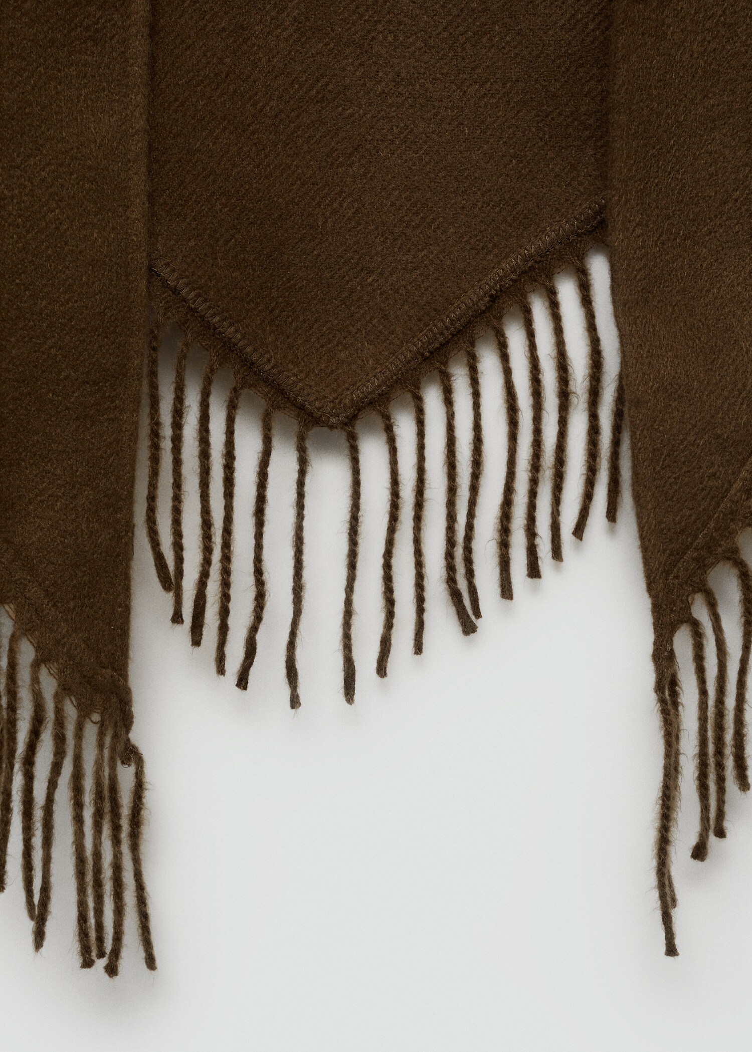 Knitted shawl with fringed ends - Details of the article 1