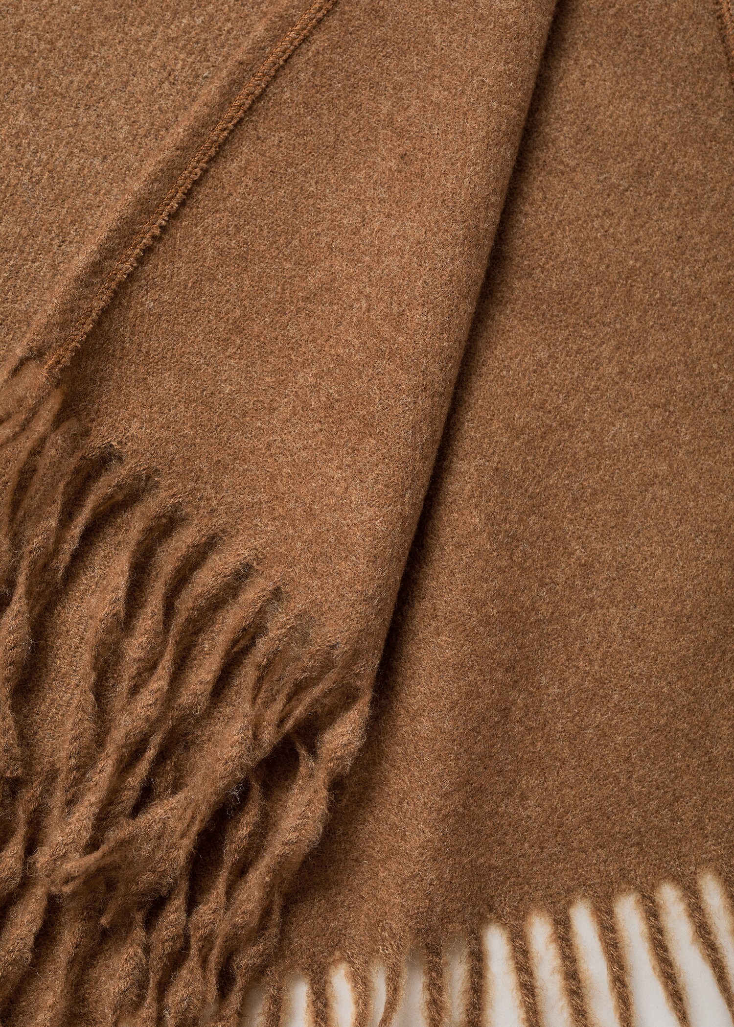 Knitted shawl with fringed ends - Medium plane