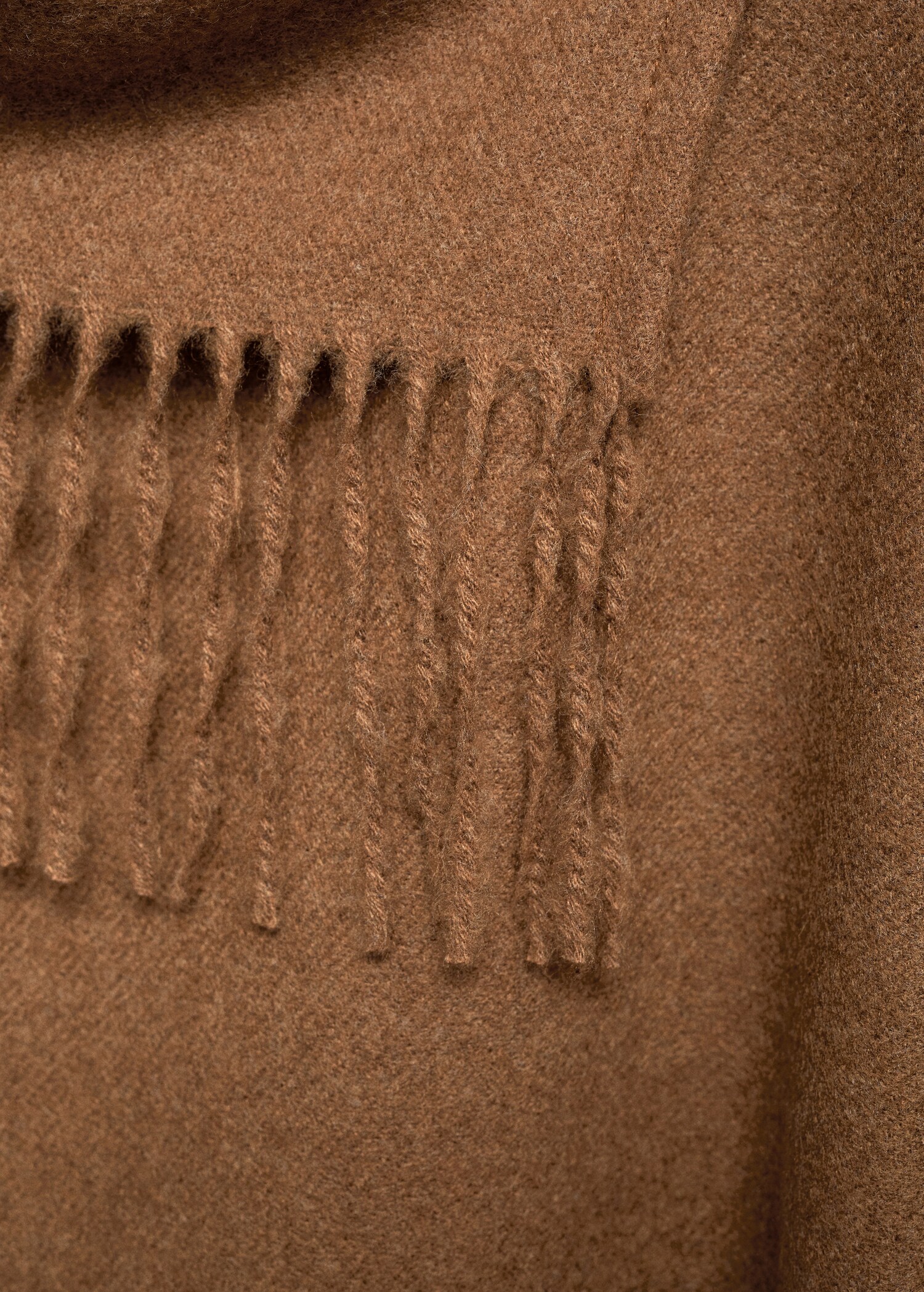 Knitted shawl with fringed ends - Details of the article 1