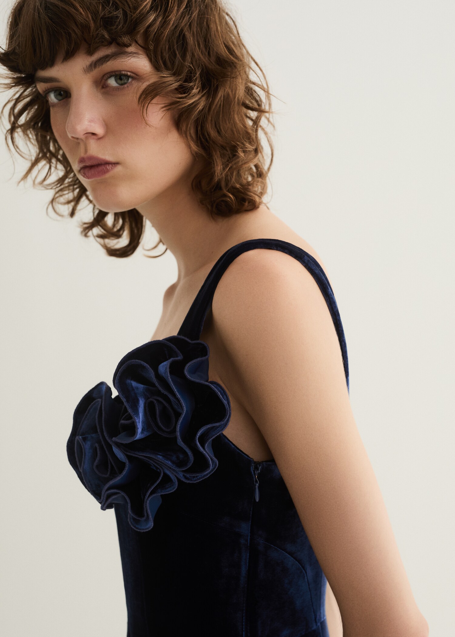 Flared velour jumpsuit with wide straps - Details of the article 1