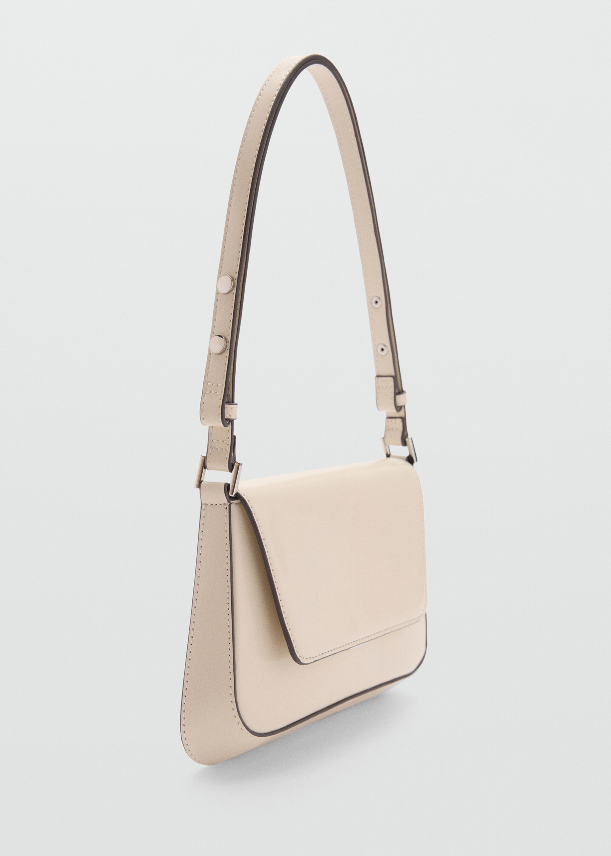 Bolso hombro solapa - Plano medio