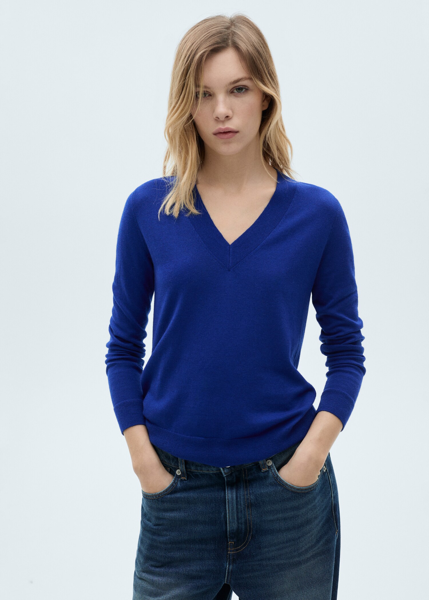 Strickpullover mit V-Ausschnitt - Mittlere Ansicht