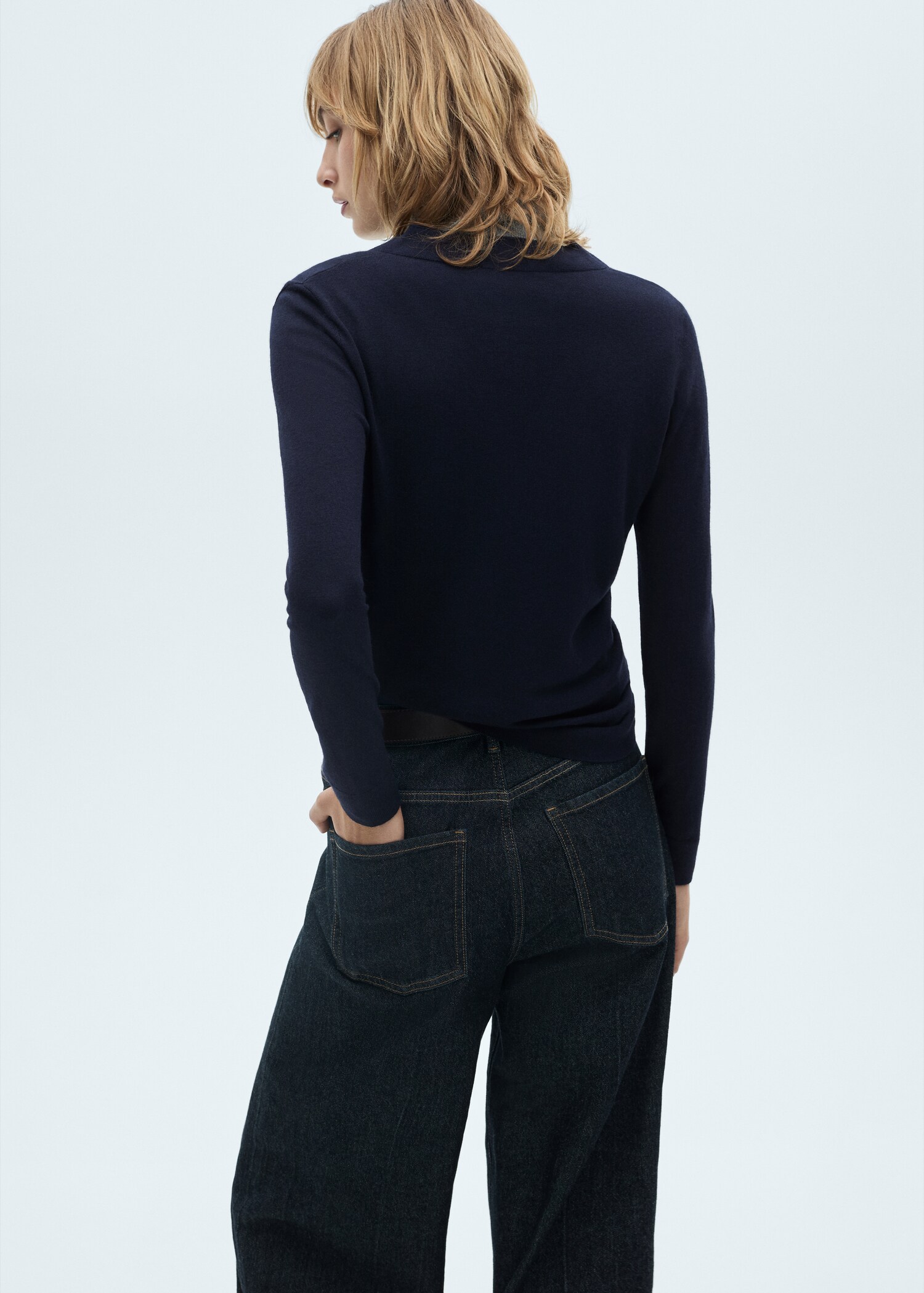 Strickpullover mit V-Ausschnitt - Rückseite des Artikels