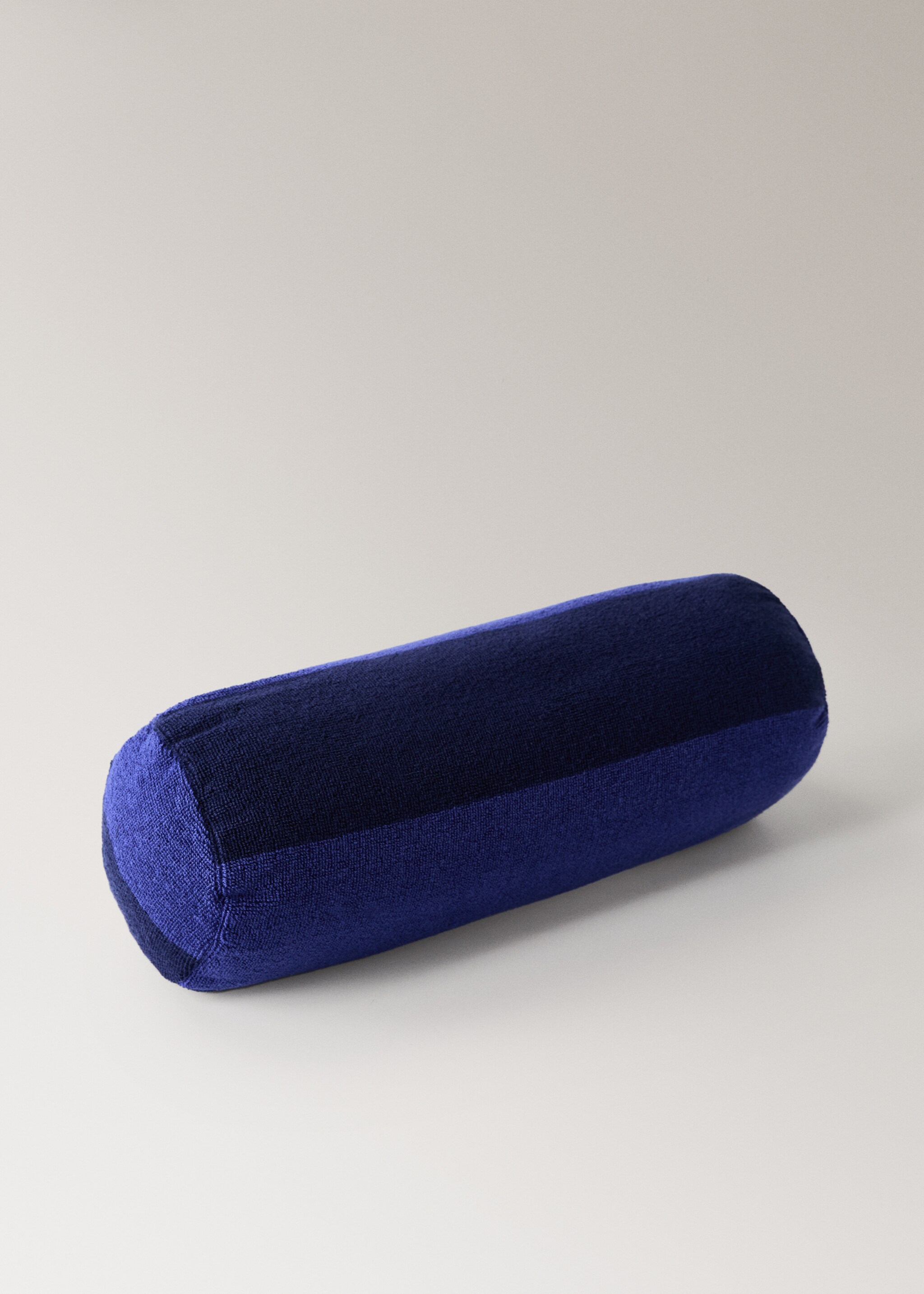 Coussin traversin effet serviette éponge - Détail de l'article 1, Bleu marine. Ref: 87040459-00.