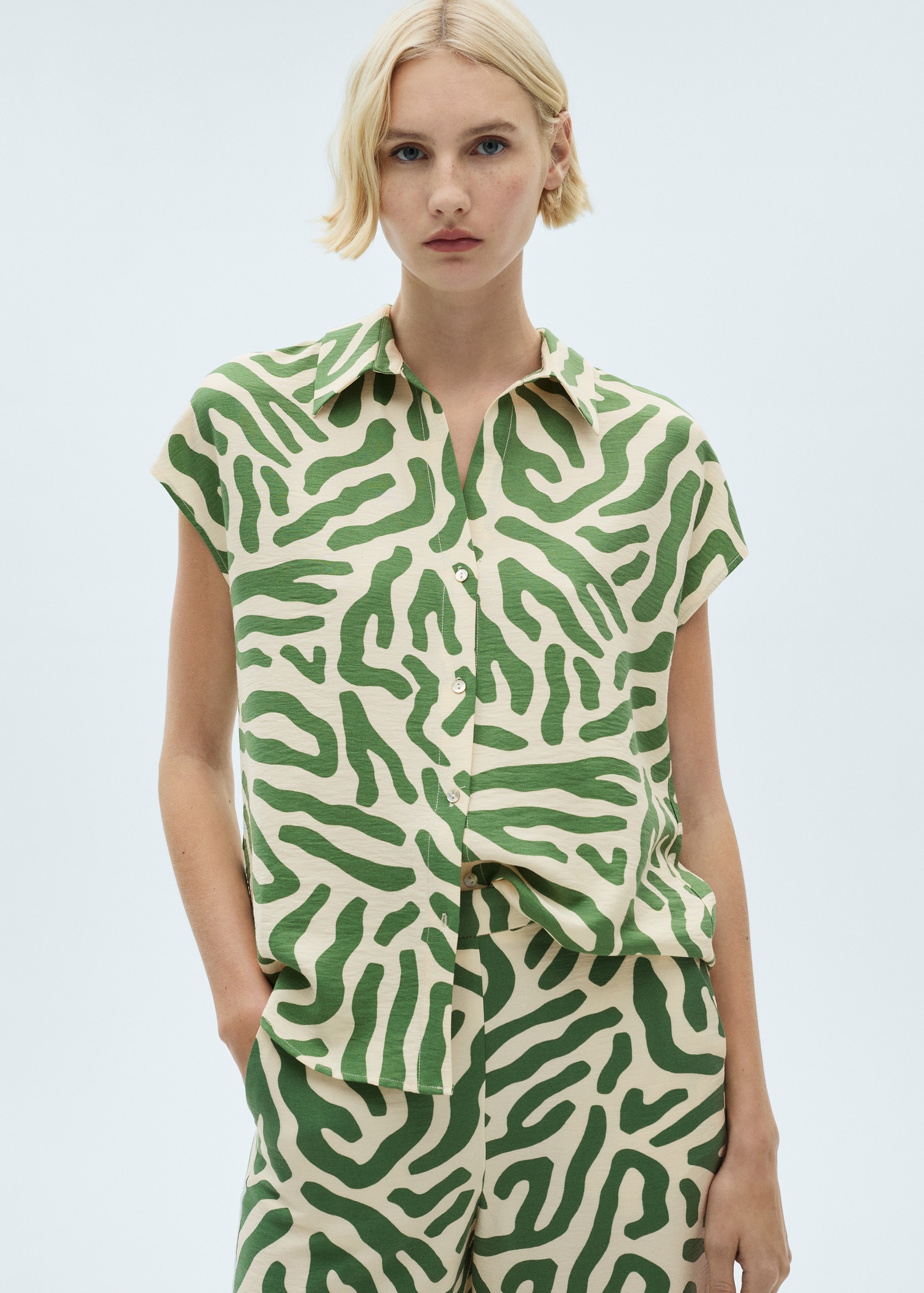 Blouse imprimée sans manches - Plan moyen