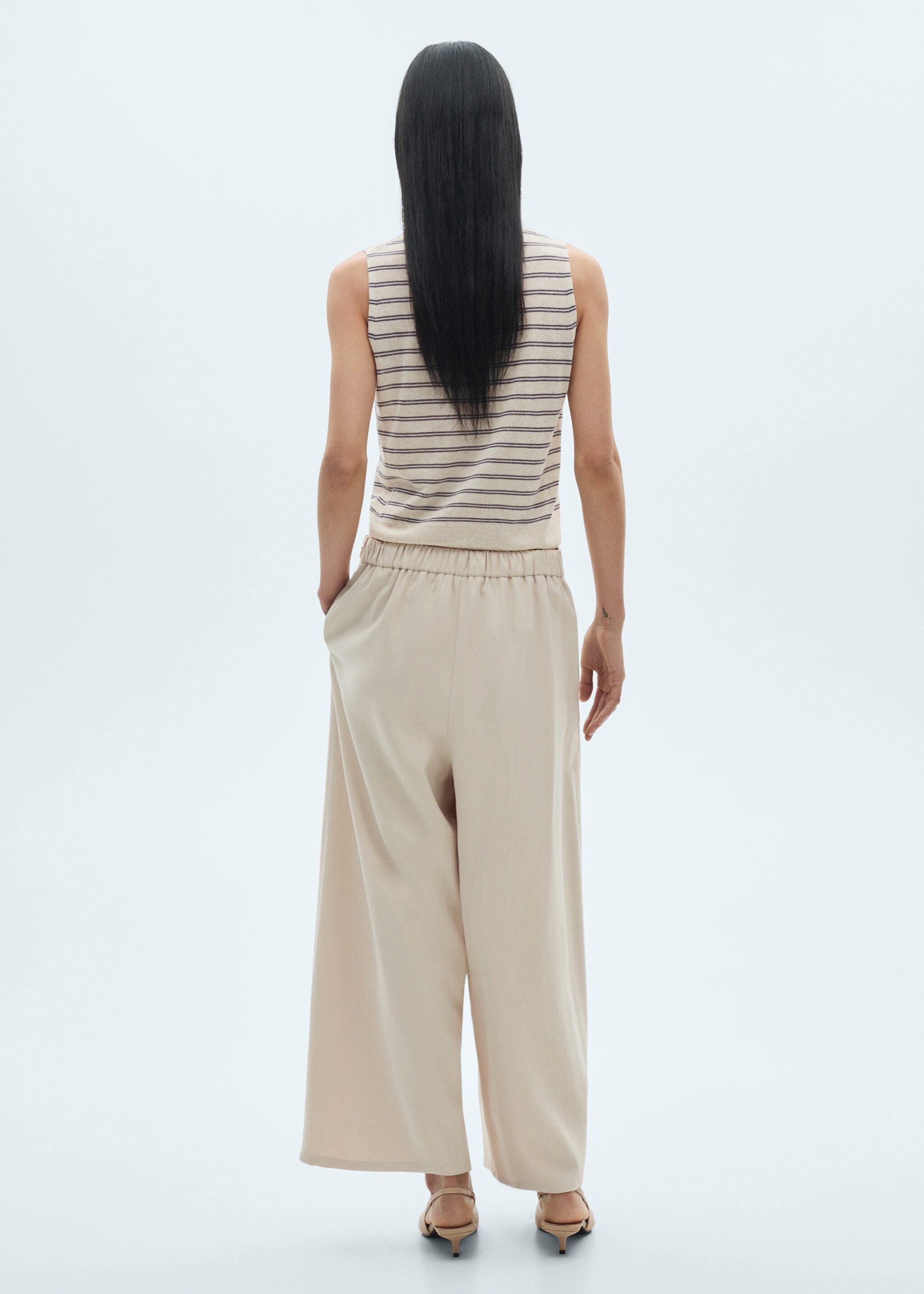 Wide-leg pleated trousers - Reverse of the article