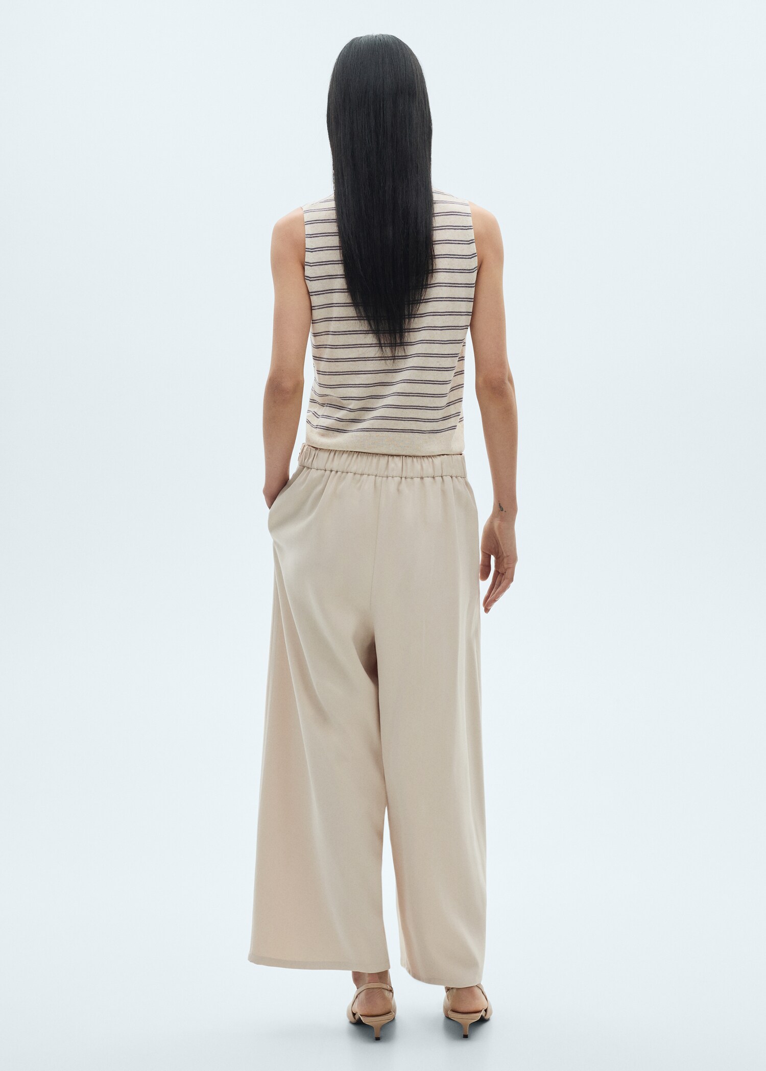 Wide-leg pleated trousers - Reverse of the article