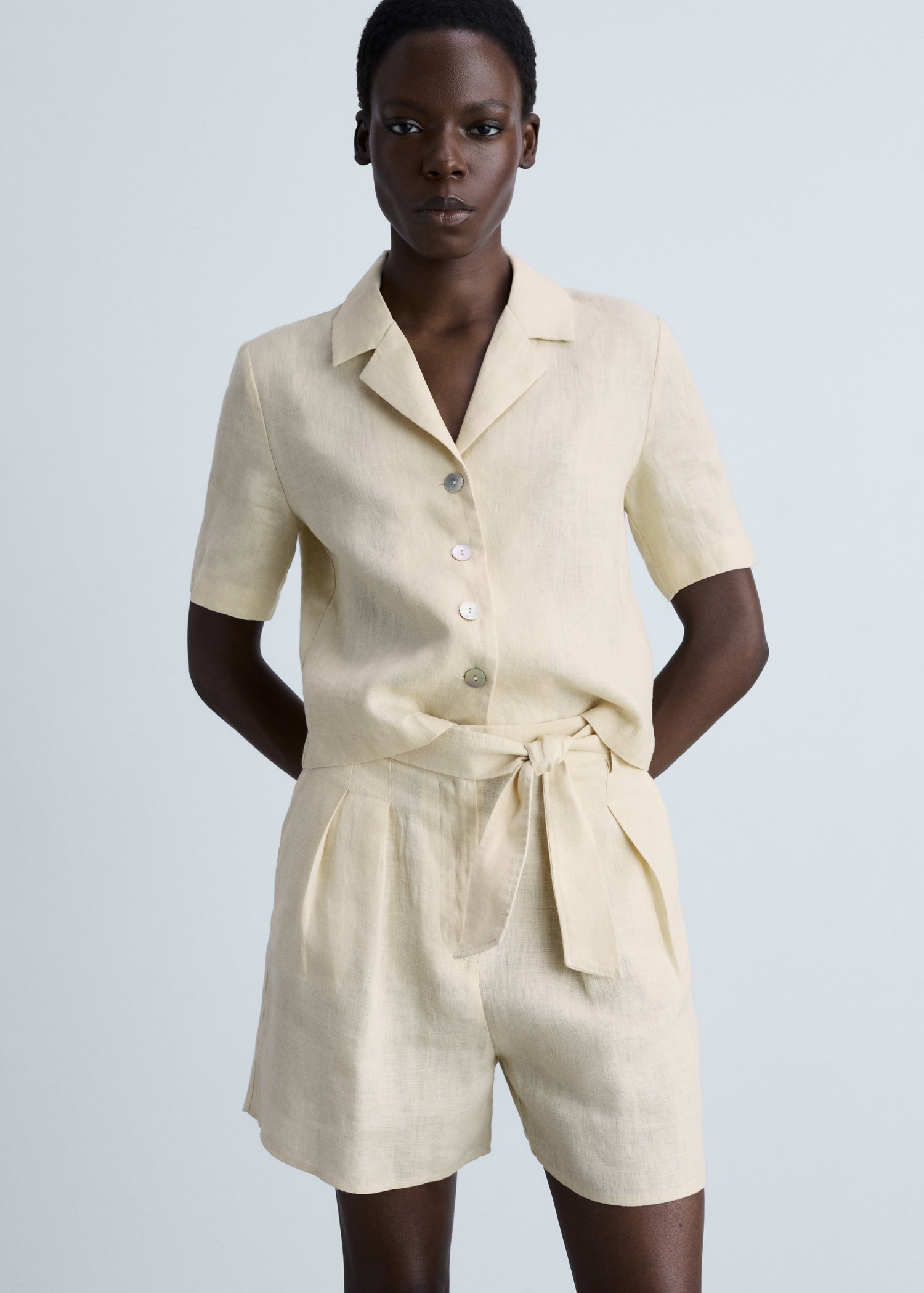 Linen shorts with belt - Medium plane