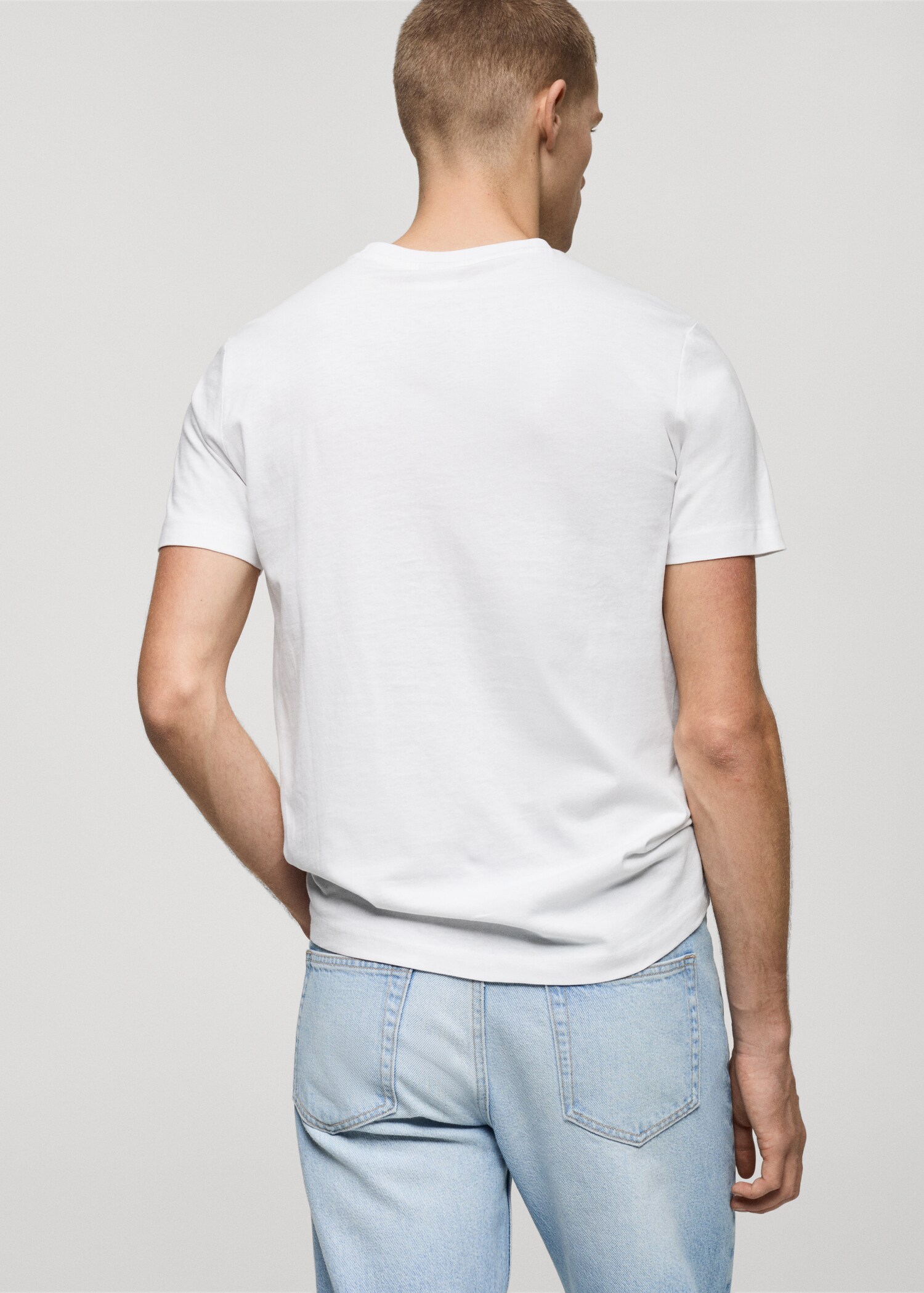 100% cotton slim-fit t-shirt - Reverse of the article