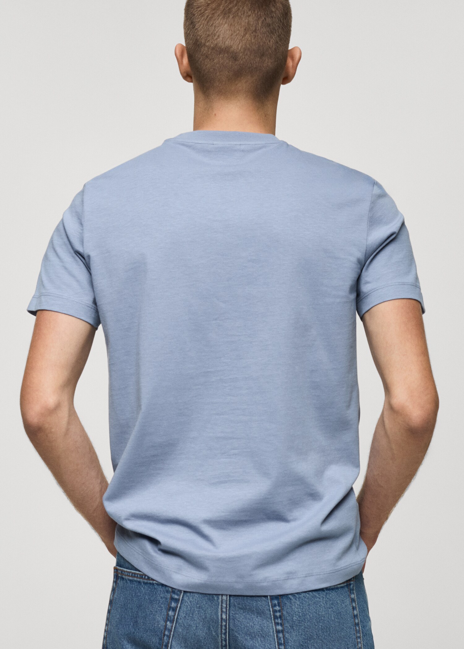 100% cotton slim-fit t-shirt - Reverse of the article