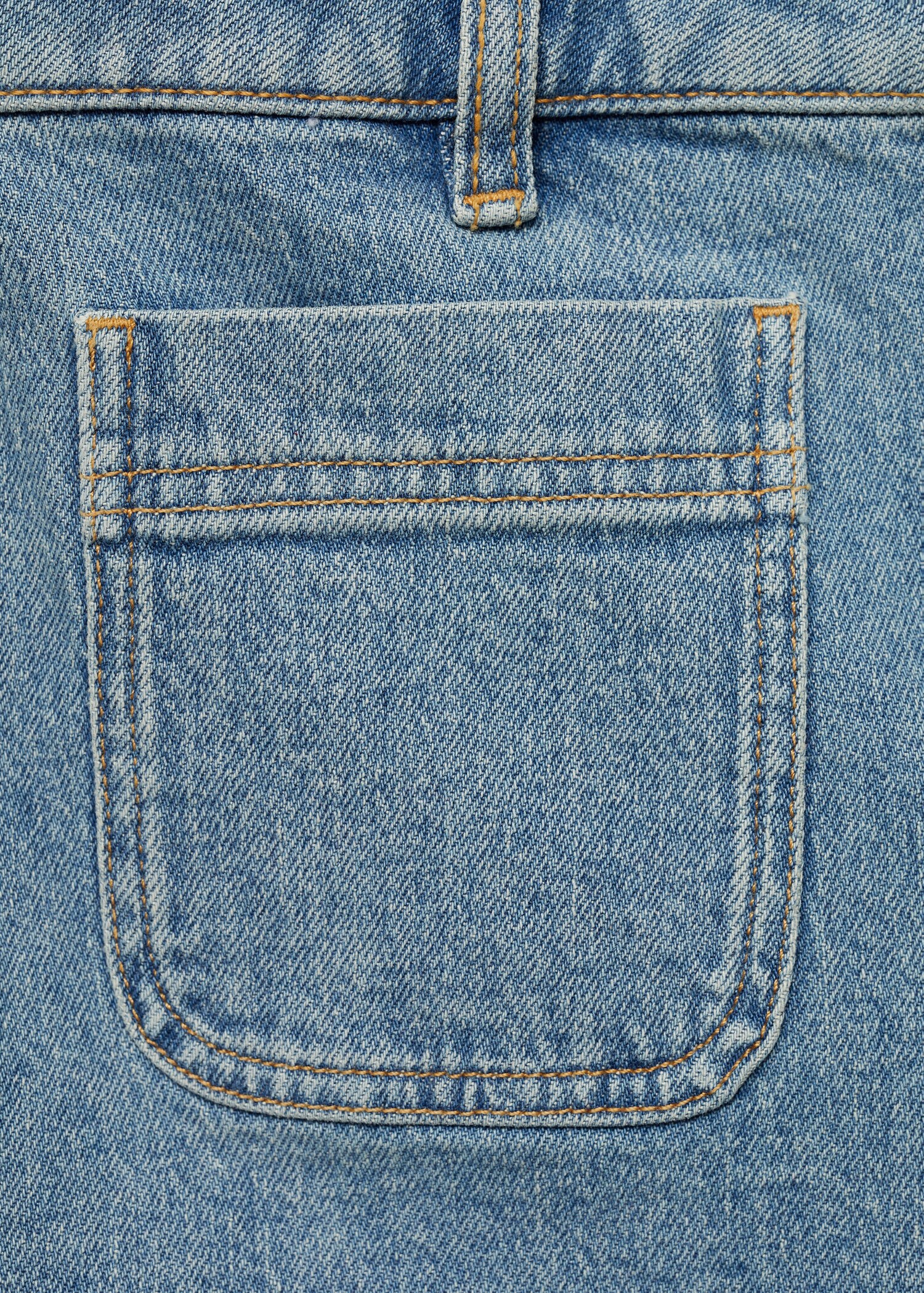 High-waisted denim shorts with pockets - Details of the article 0