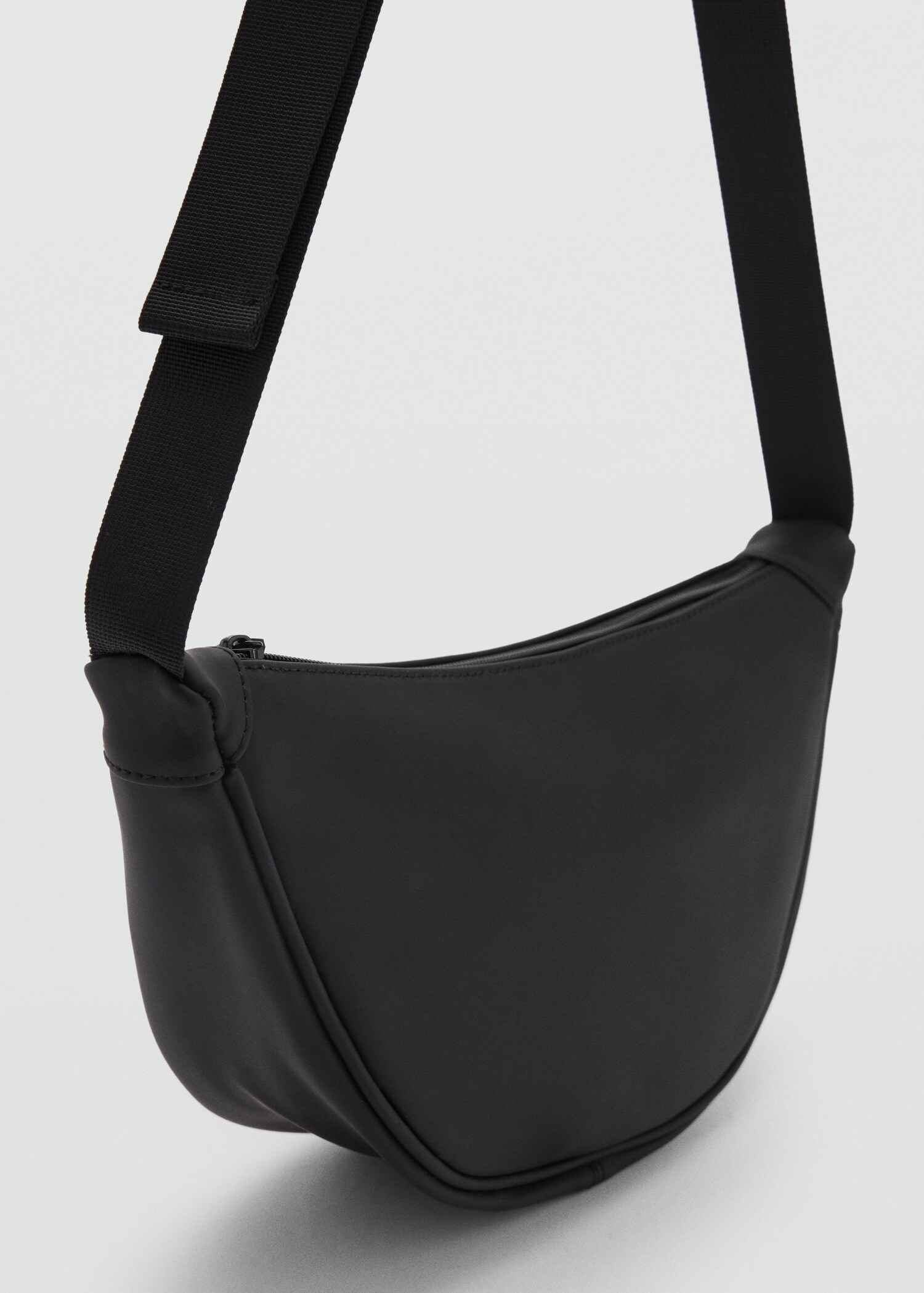 Gummierte Schultertasche - Mittlere Ansicht
