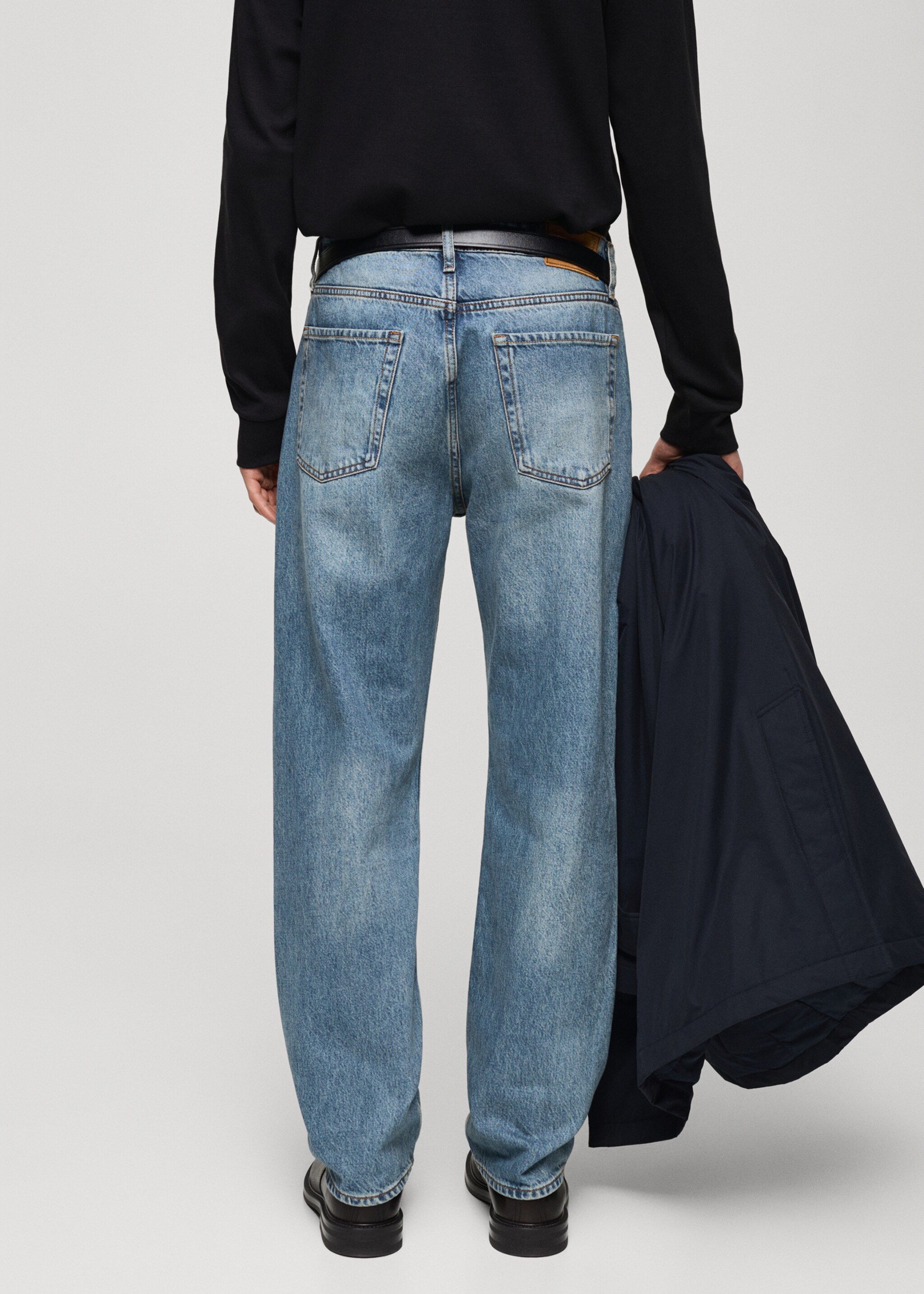 Straight-Fit-Jeans Moby im Used-Look - Rückseite des Artikels