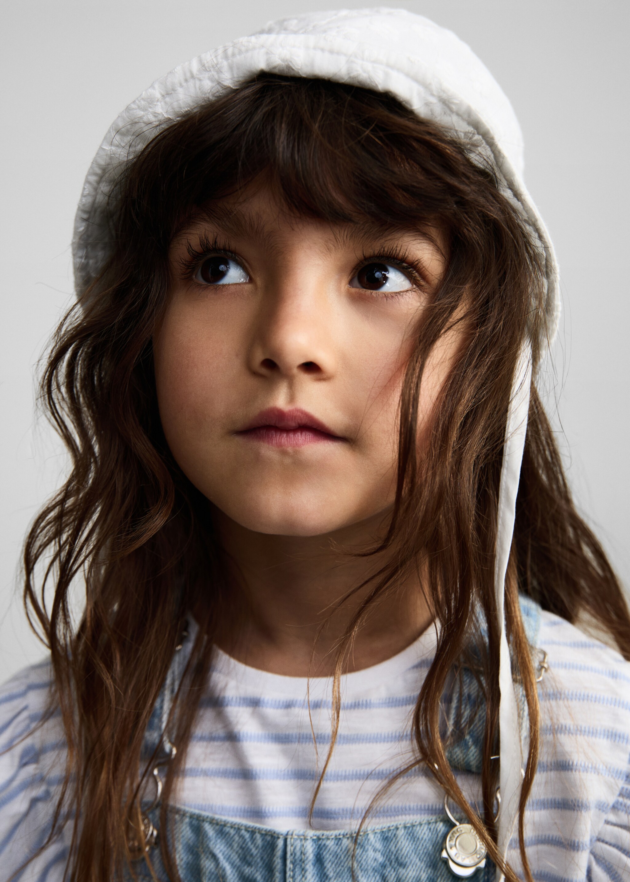 Short denim pinafore - Details of the article 2