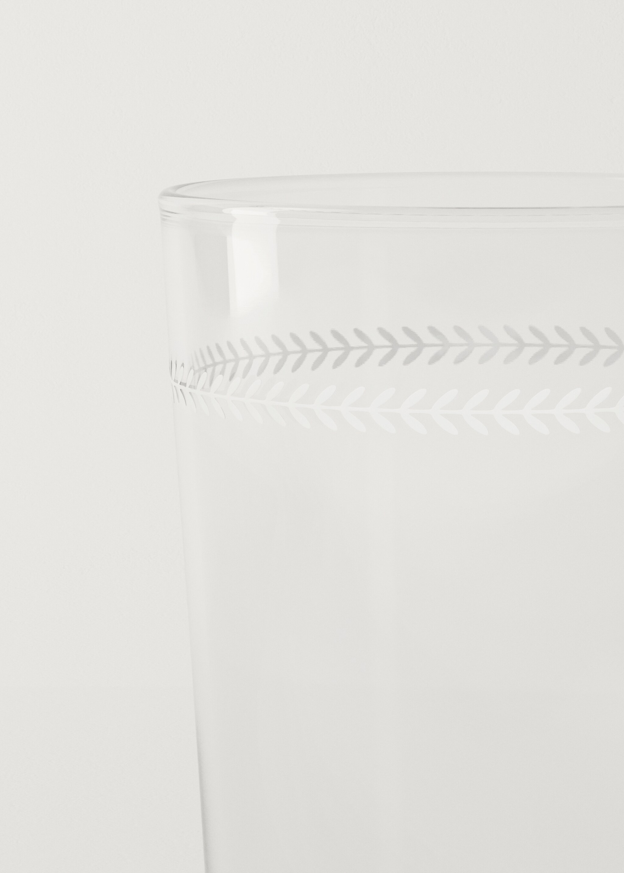 Medium glass with herringbone detail - Details of the article 3