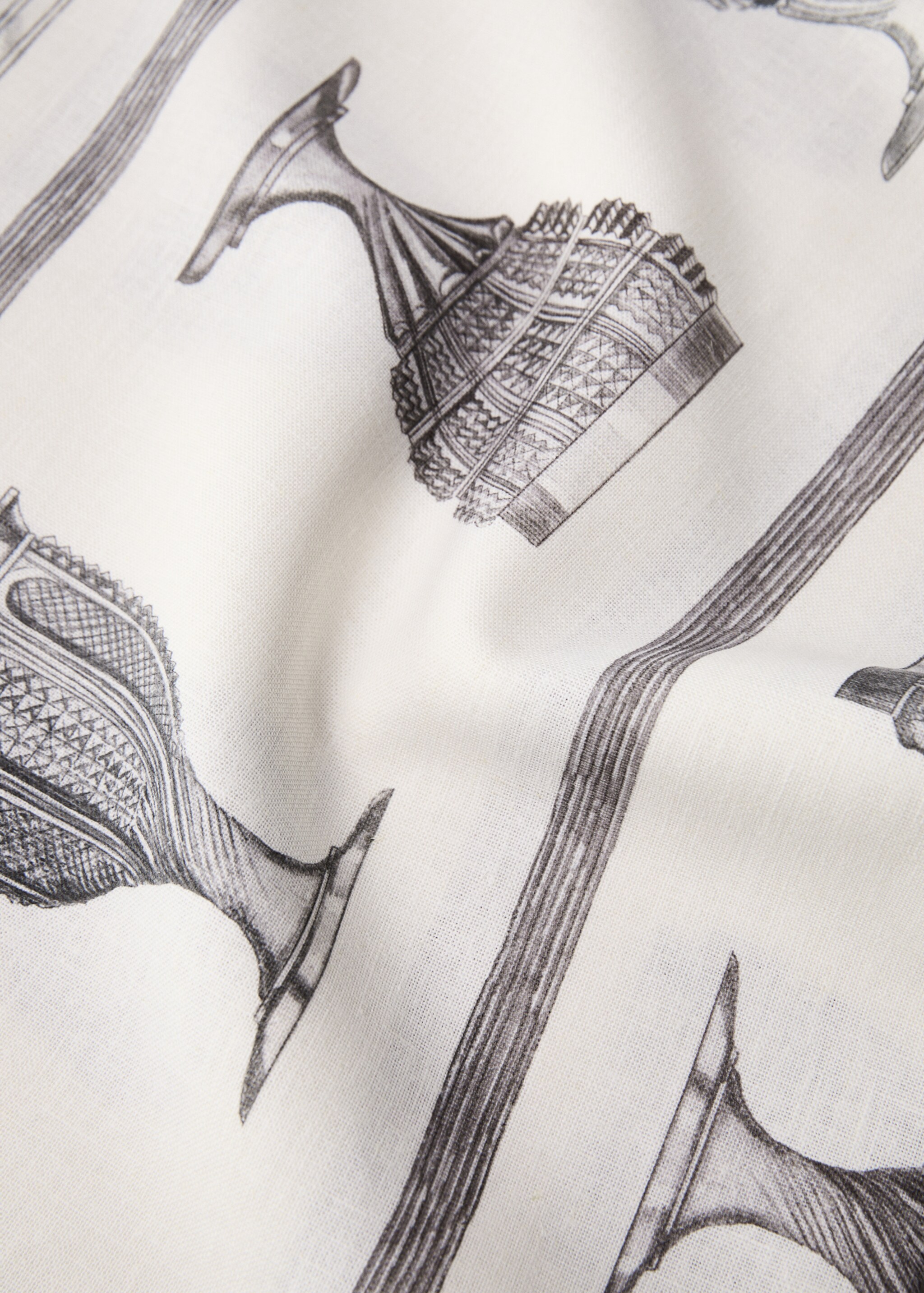 Linen-cotton tablecloth with glass print for 6 to 8 diners - Details of the article 1