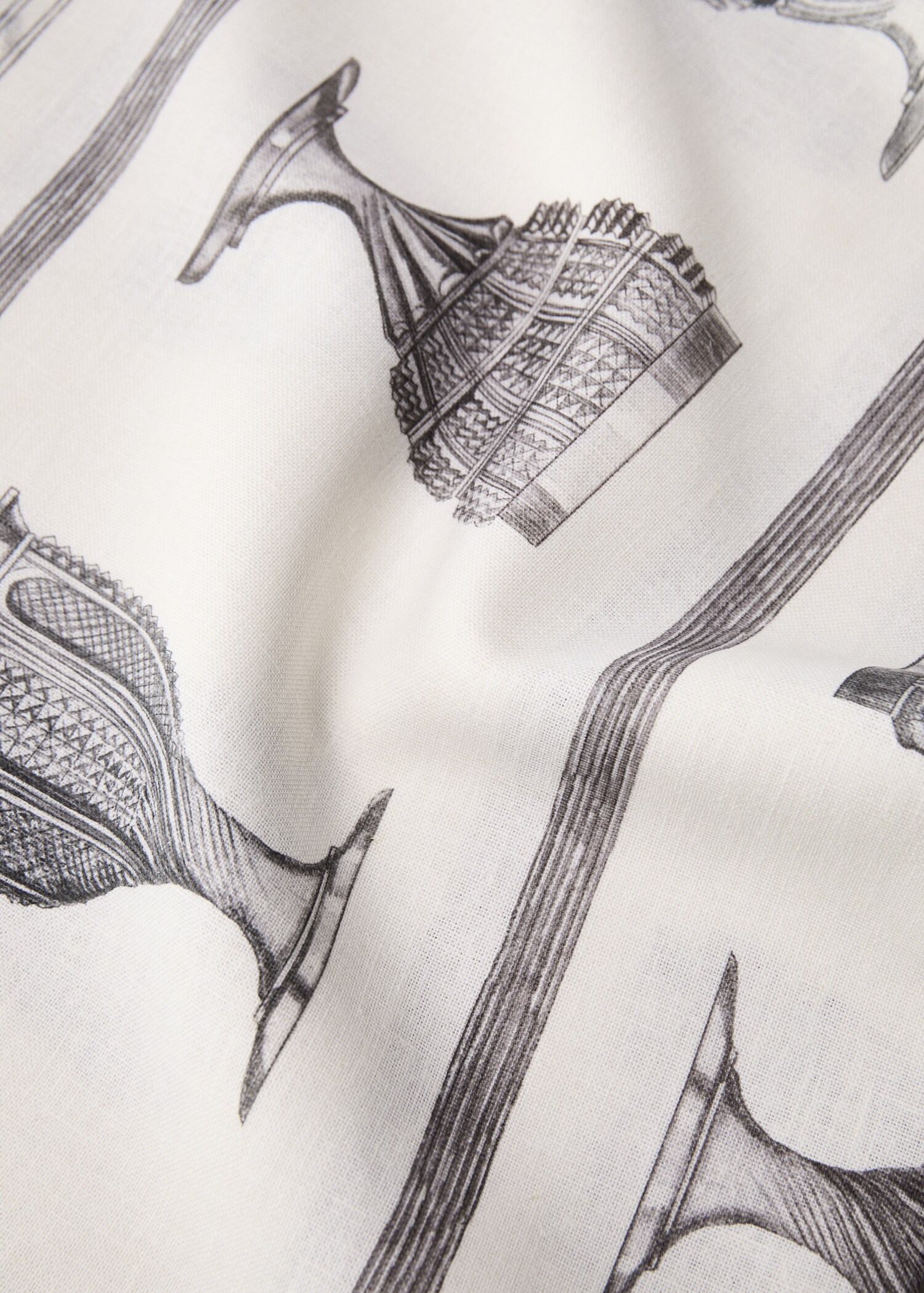 Linen-cotton tablecloth with glass print for 6 to 8 diners - Details of the article 1
