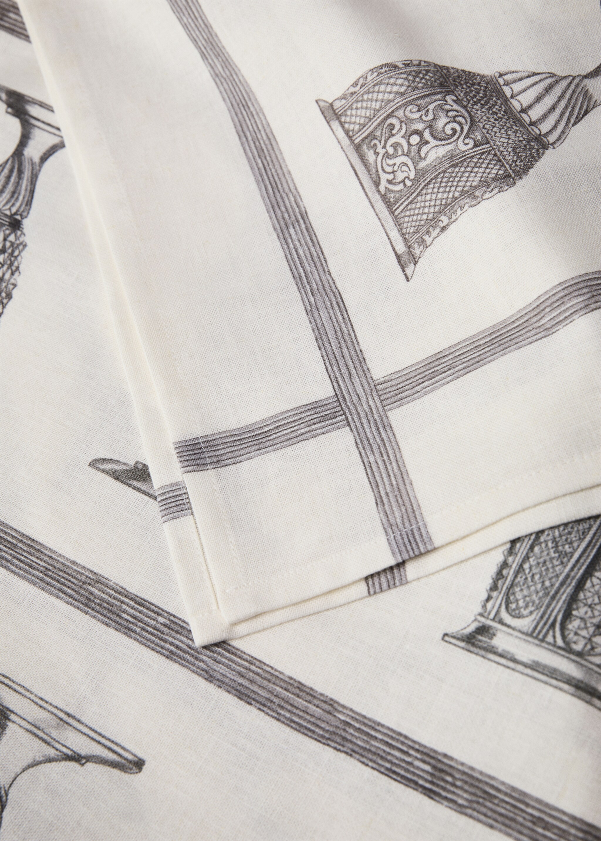 Linen-cotton tablecloth with glass print for 6 to 8 diners - Details of the article 2