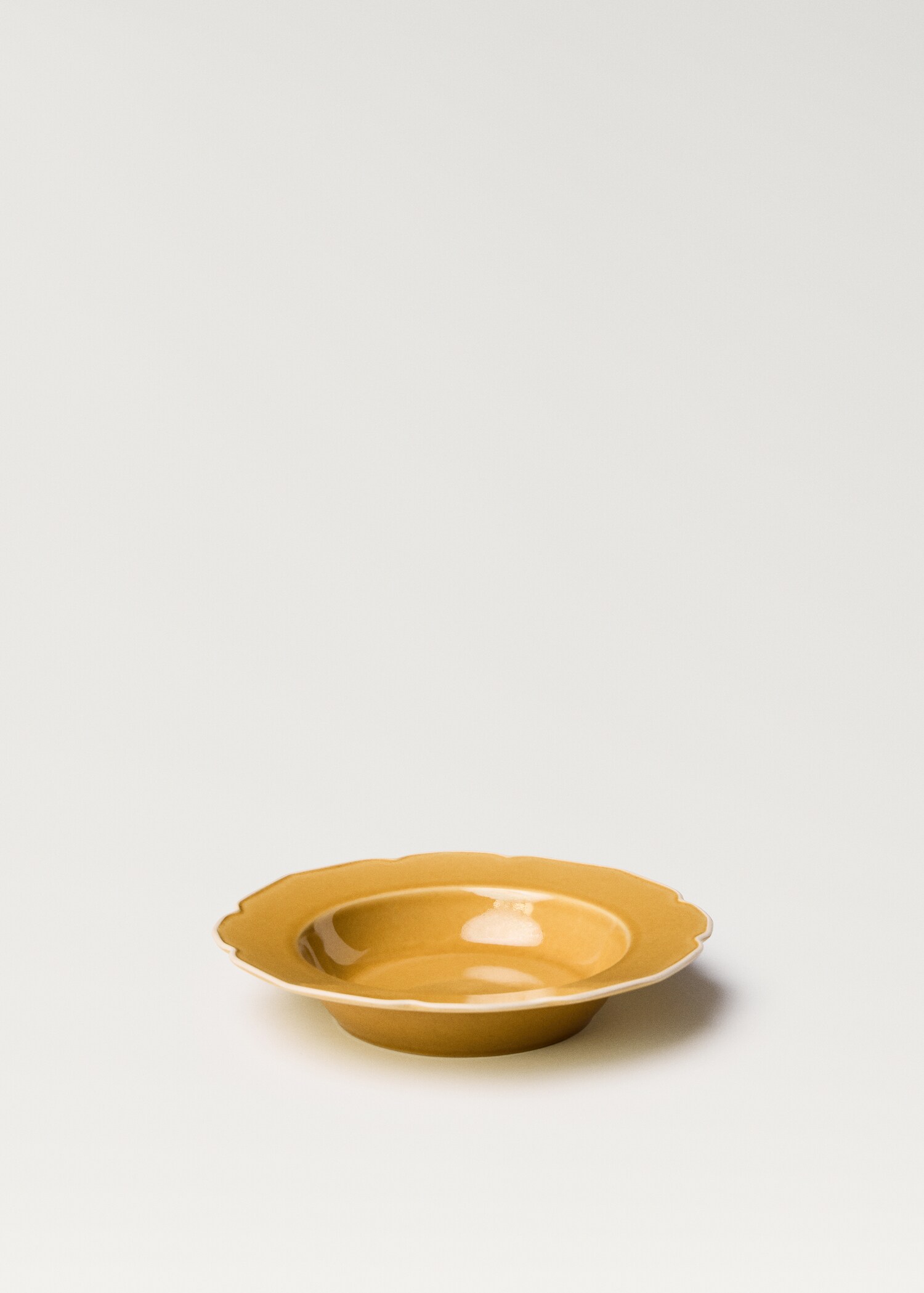 Stoneware deep plate with waves - Details of the article 2