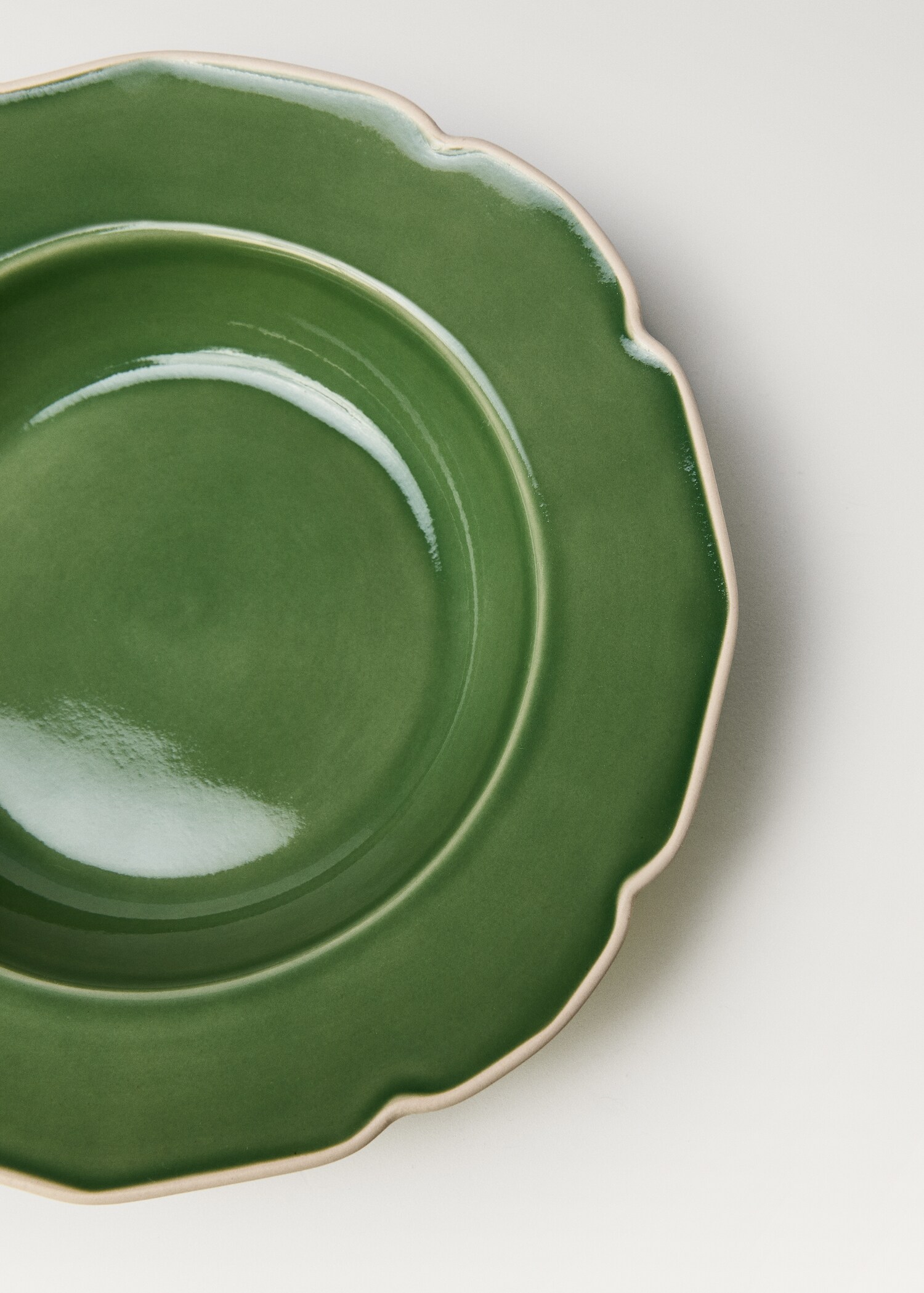 Stoneware deep plate with waves - Details of the article 1