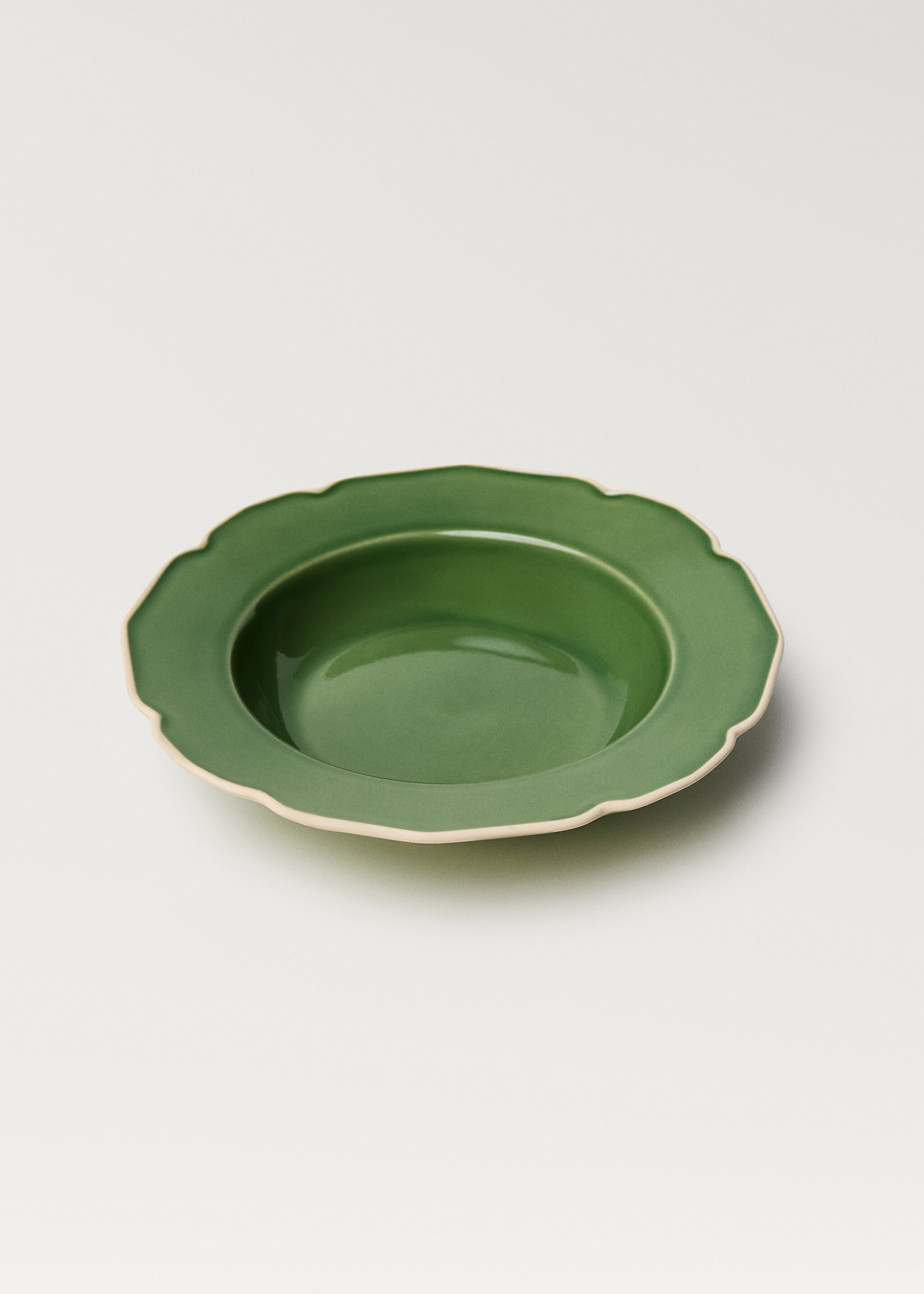 Stoneware deep plate with waves - Details of the article 2