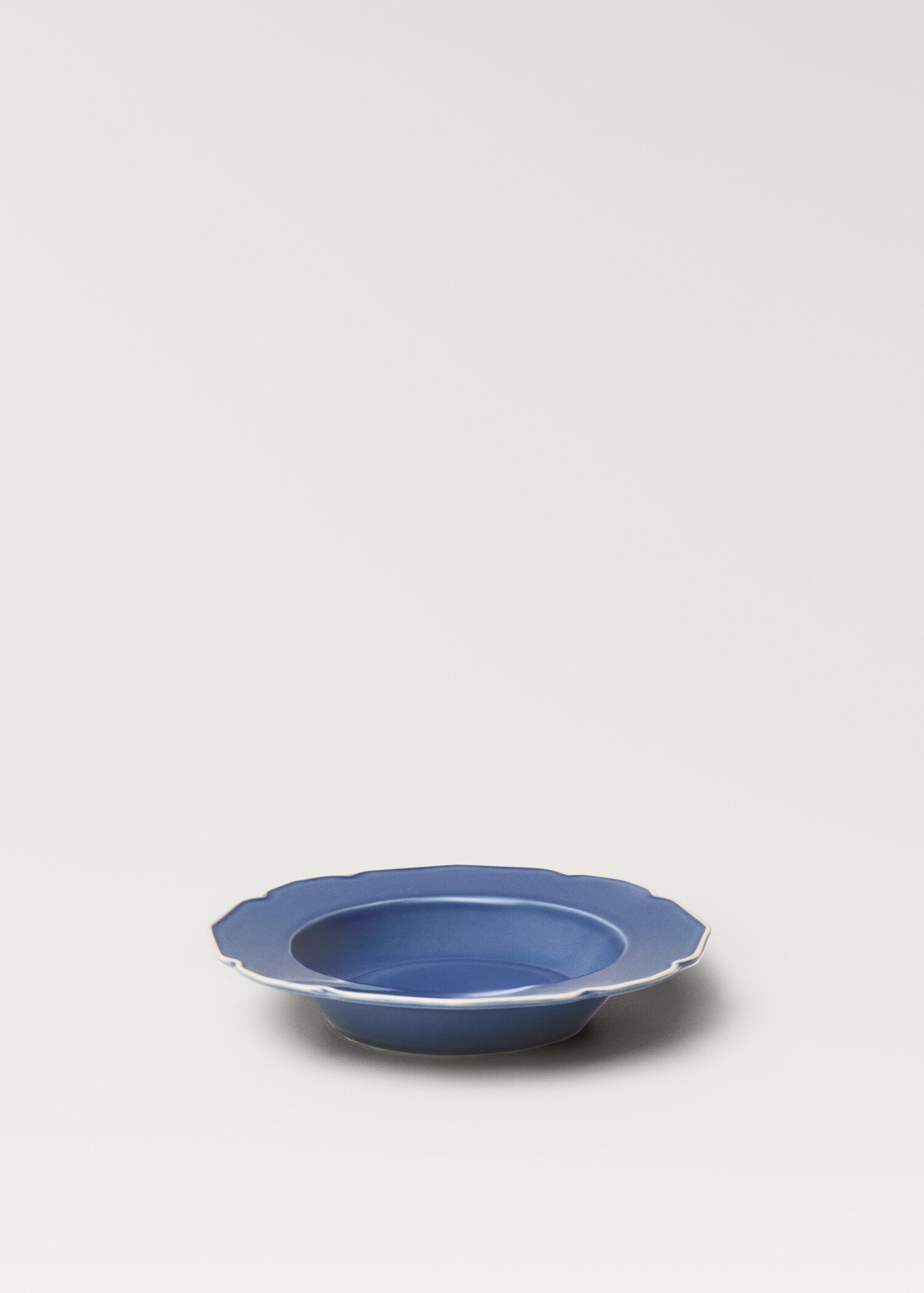 Stoneware deep plate with waves - Details of the article 2
