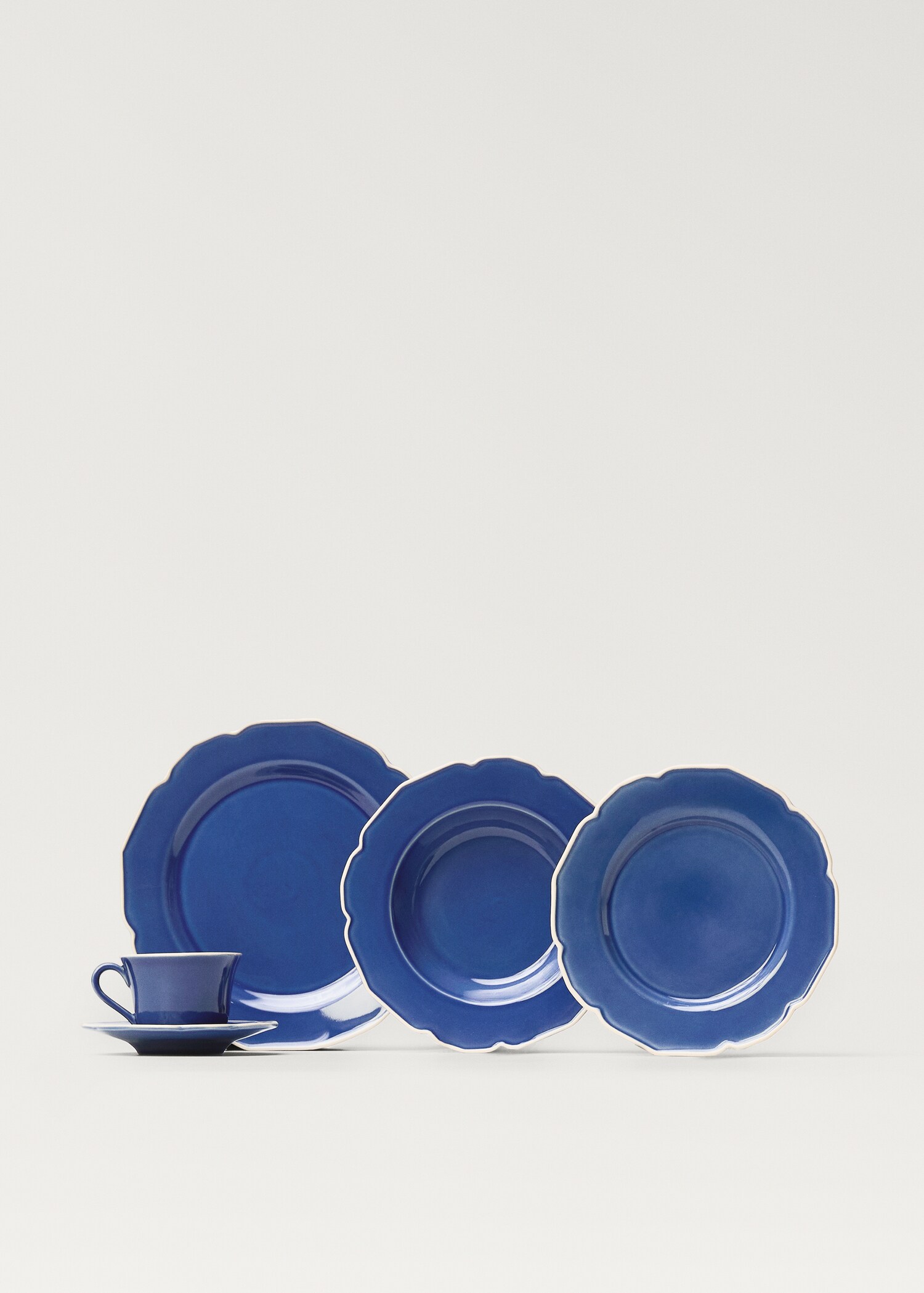 Stoneware deep plate with waves - Details of the article 3