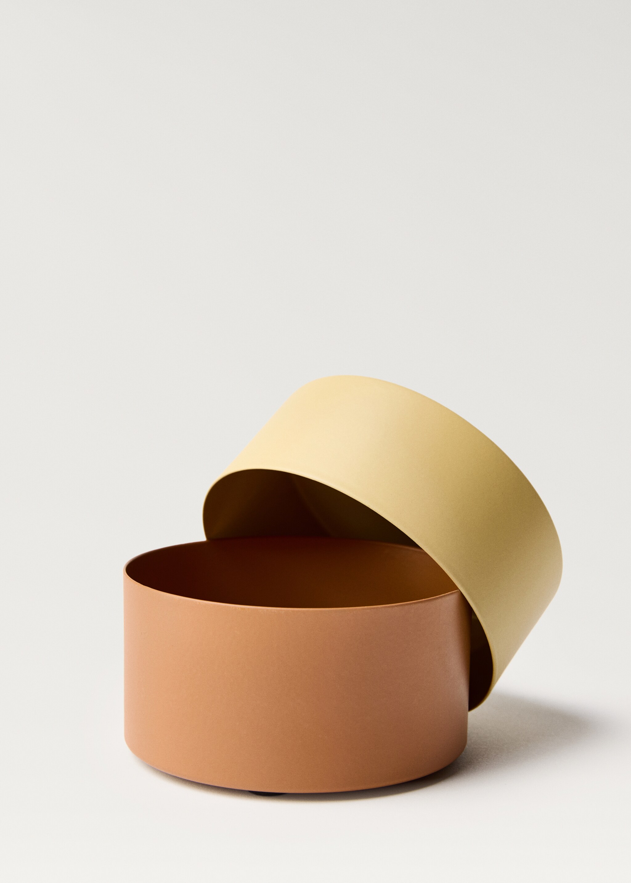 Small two-tone metal box - Details of the article 2