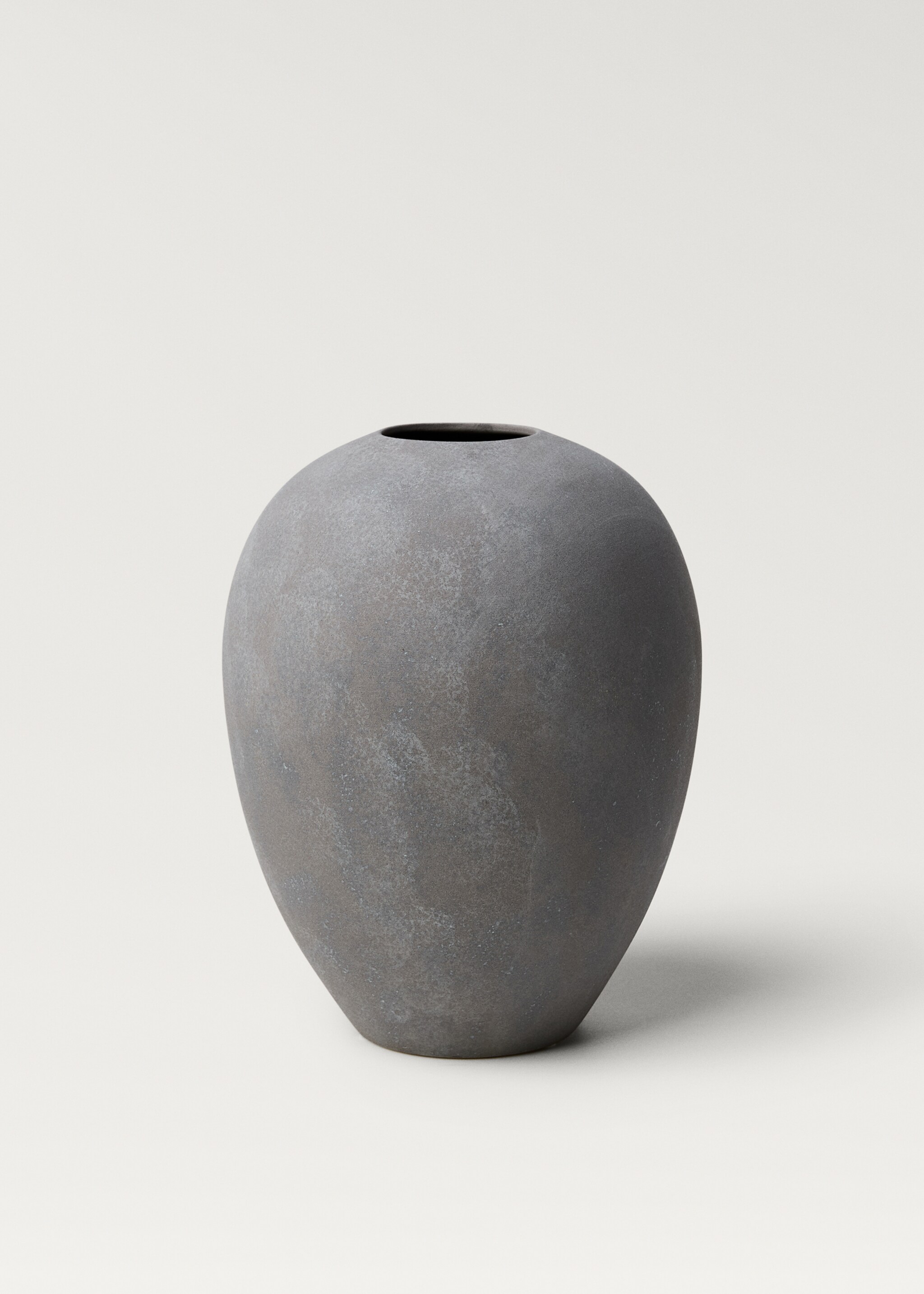 Medium matte-finish earthenware vase - Article without model