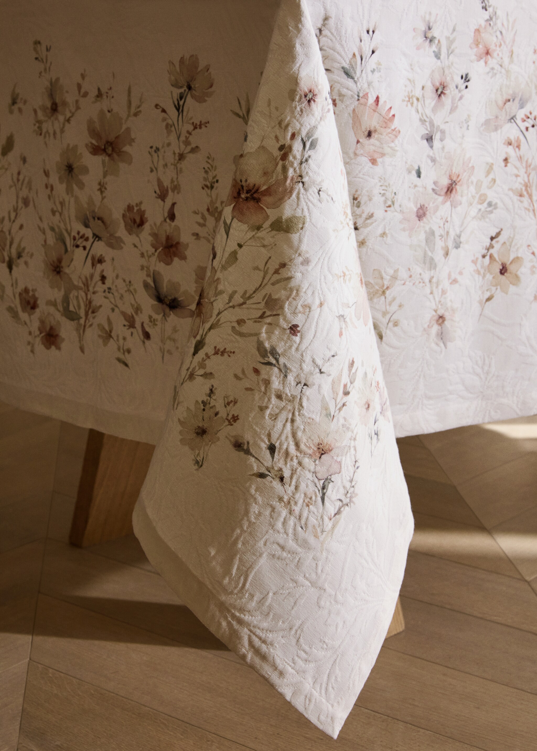 Jacquard tafelkleed met bloemetjesprint voor 6 tot 8 personen - Detail van het artikel 8