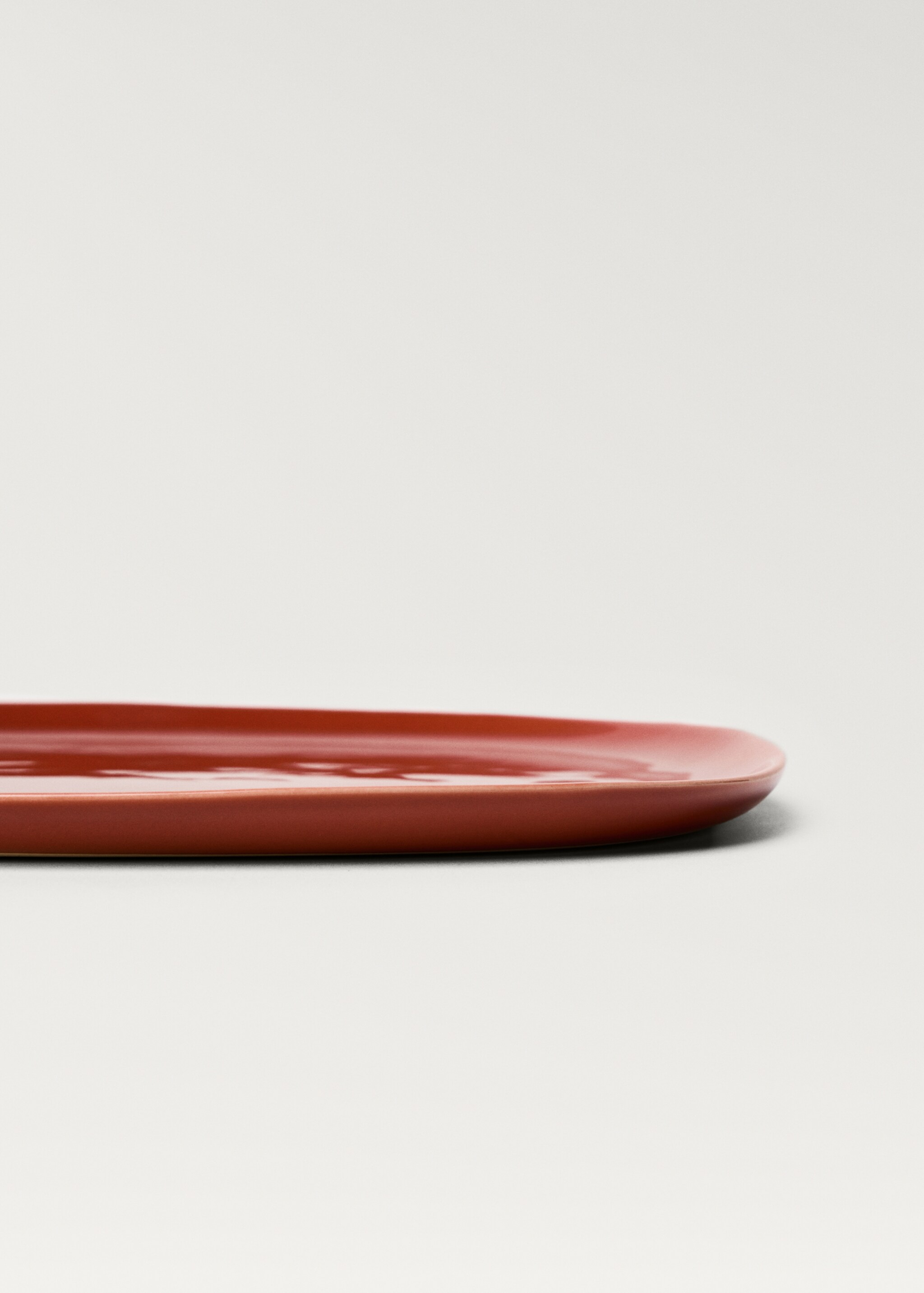 Large stoneware serving dish with plain design - Details of the article 2