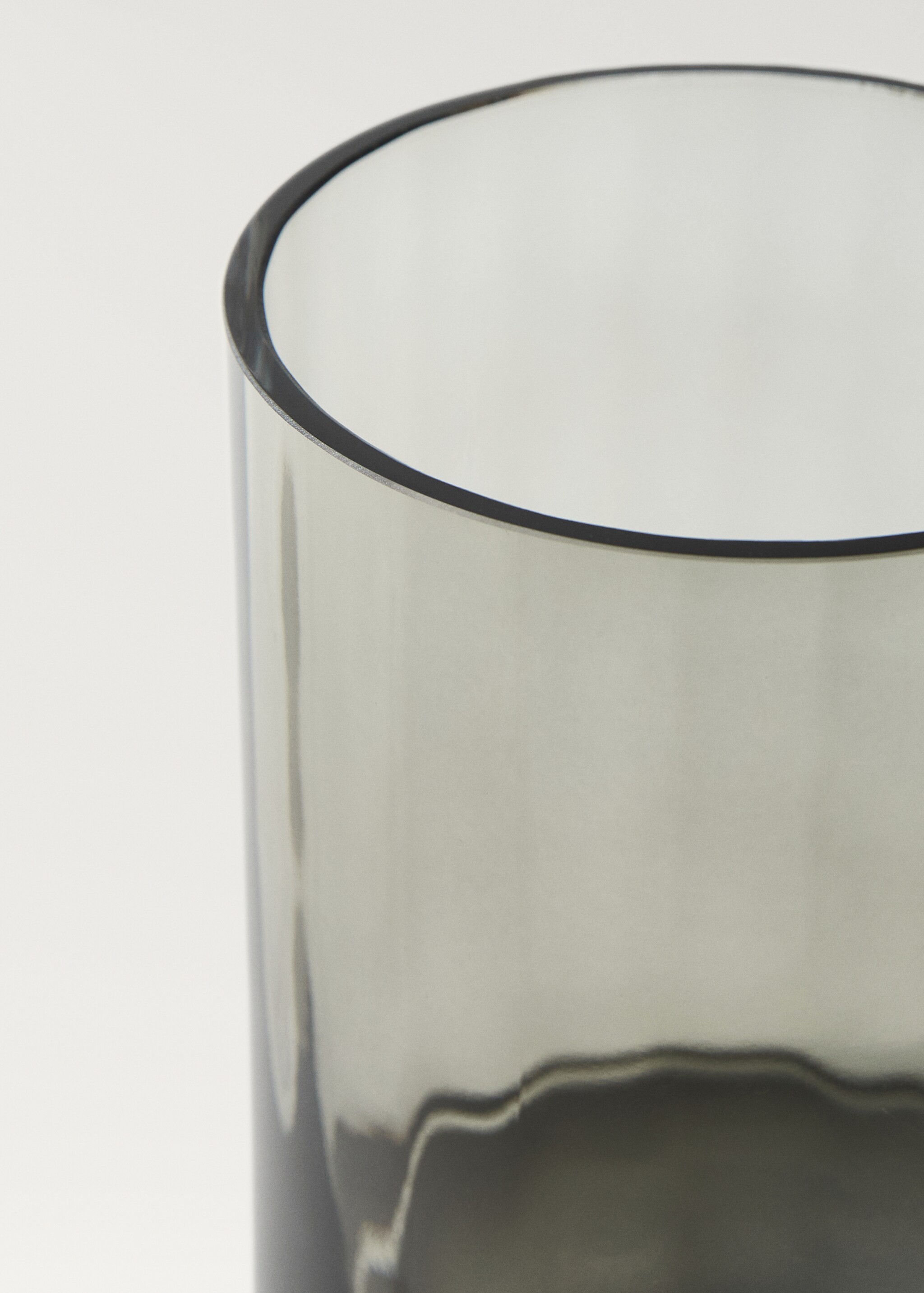 Medium hand-blown glass vase - Details of the article 1