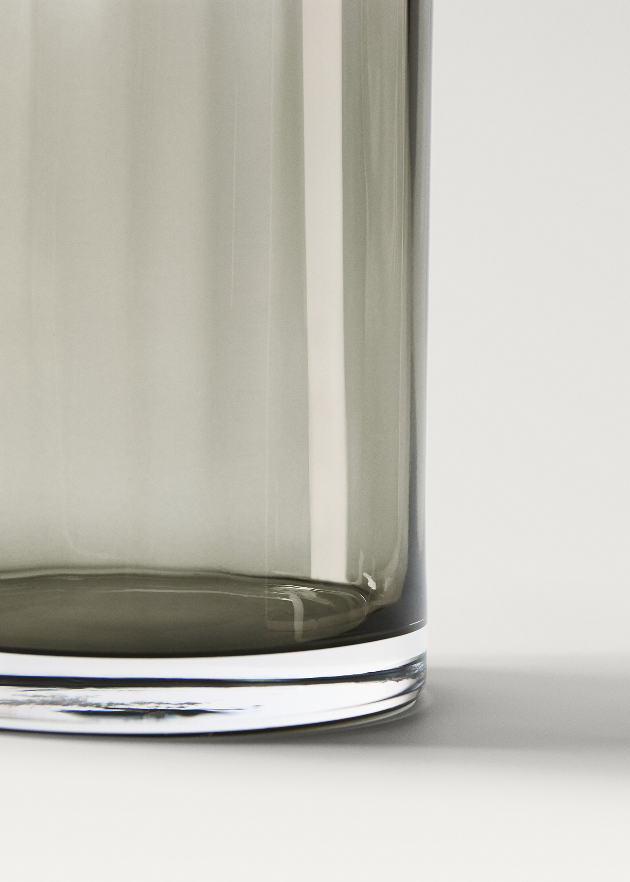 Medium hand-blown glass vase - Details of the article 2