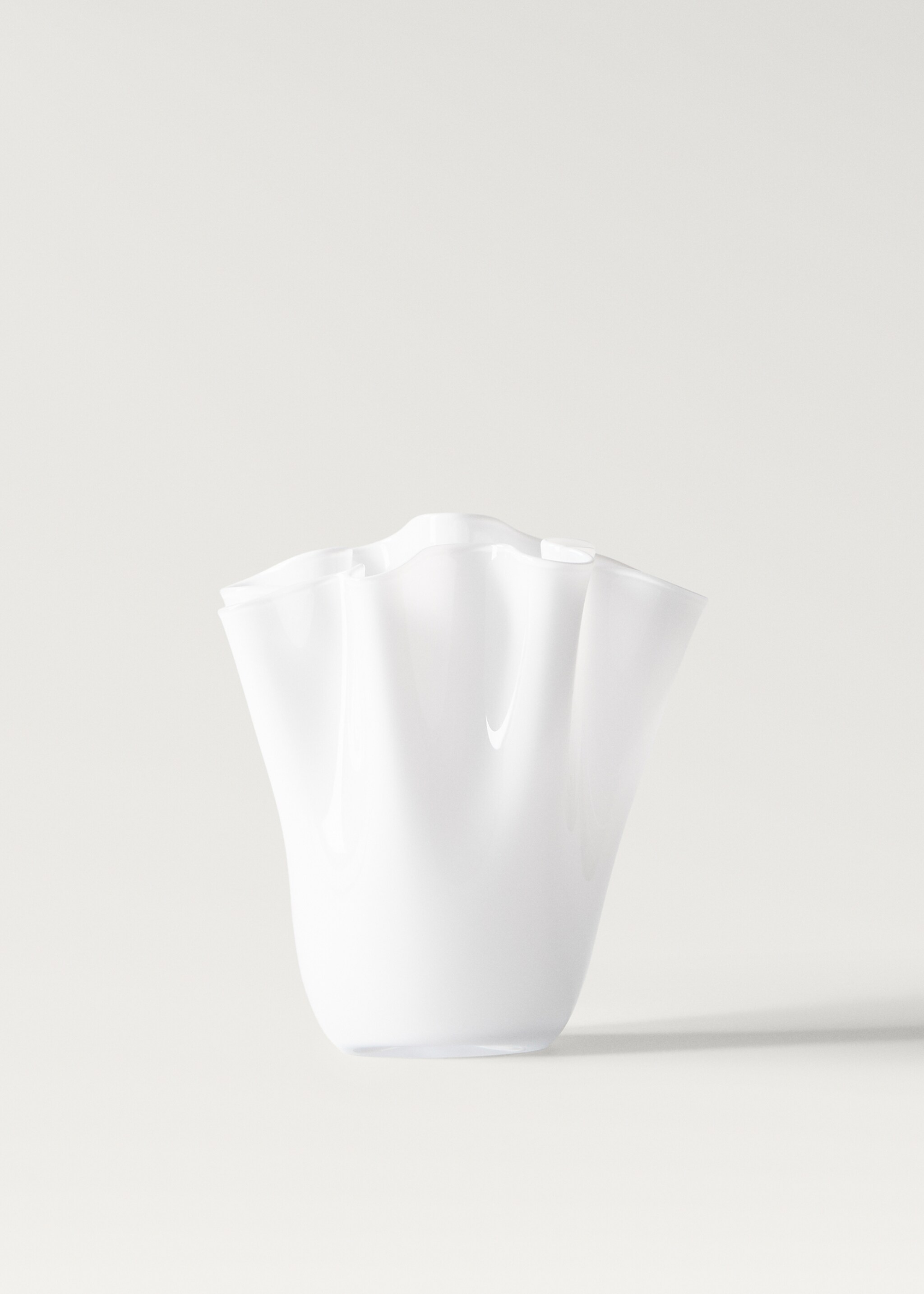 Irregular hand-blown glass vase - Article without model