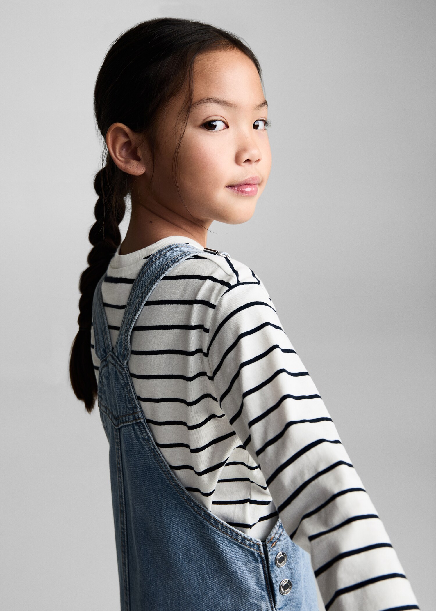 Short denim pinafore - Details of the article 1