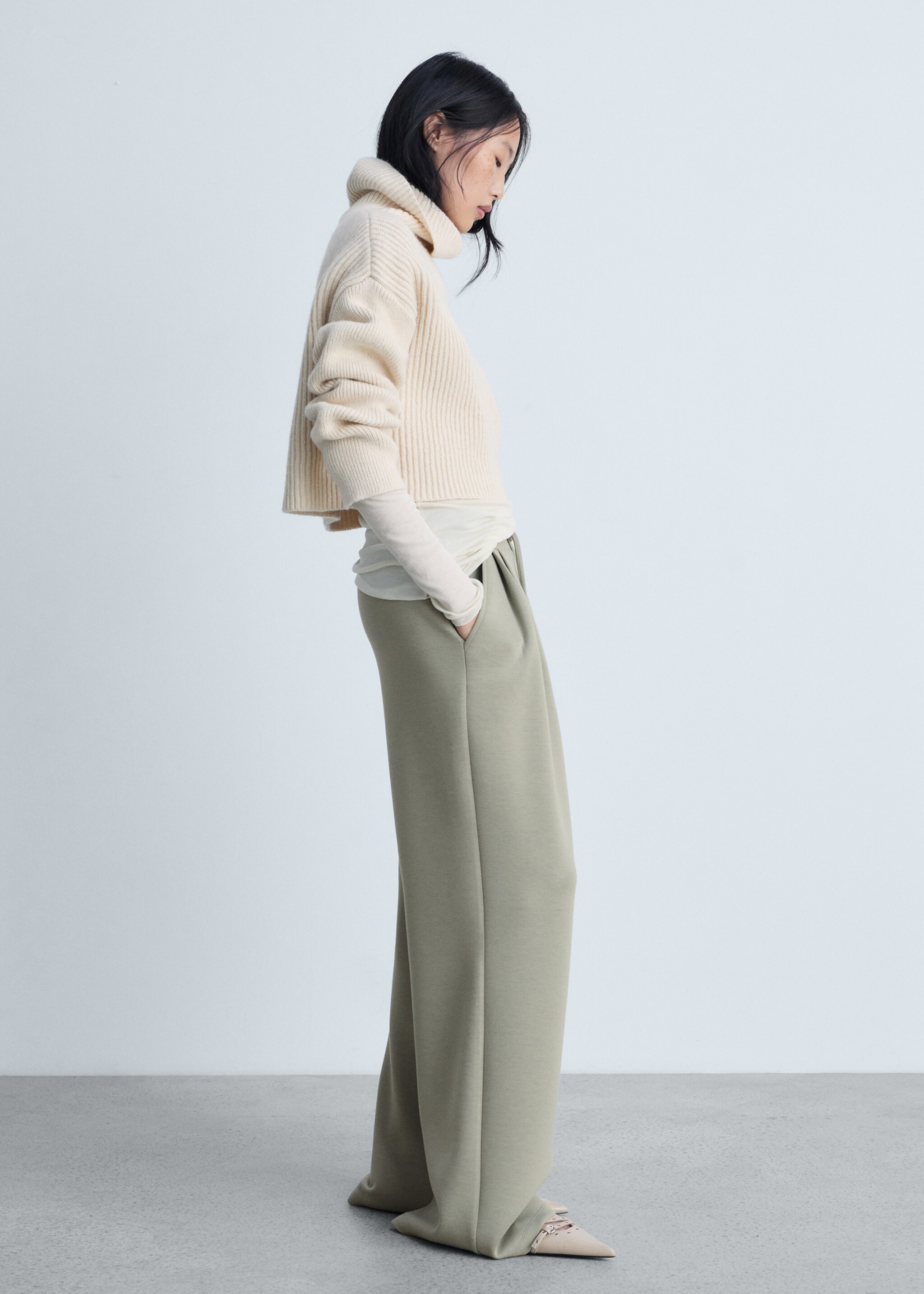 Wide-leg pleated jogger trousers - Details of the article 2