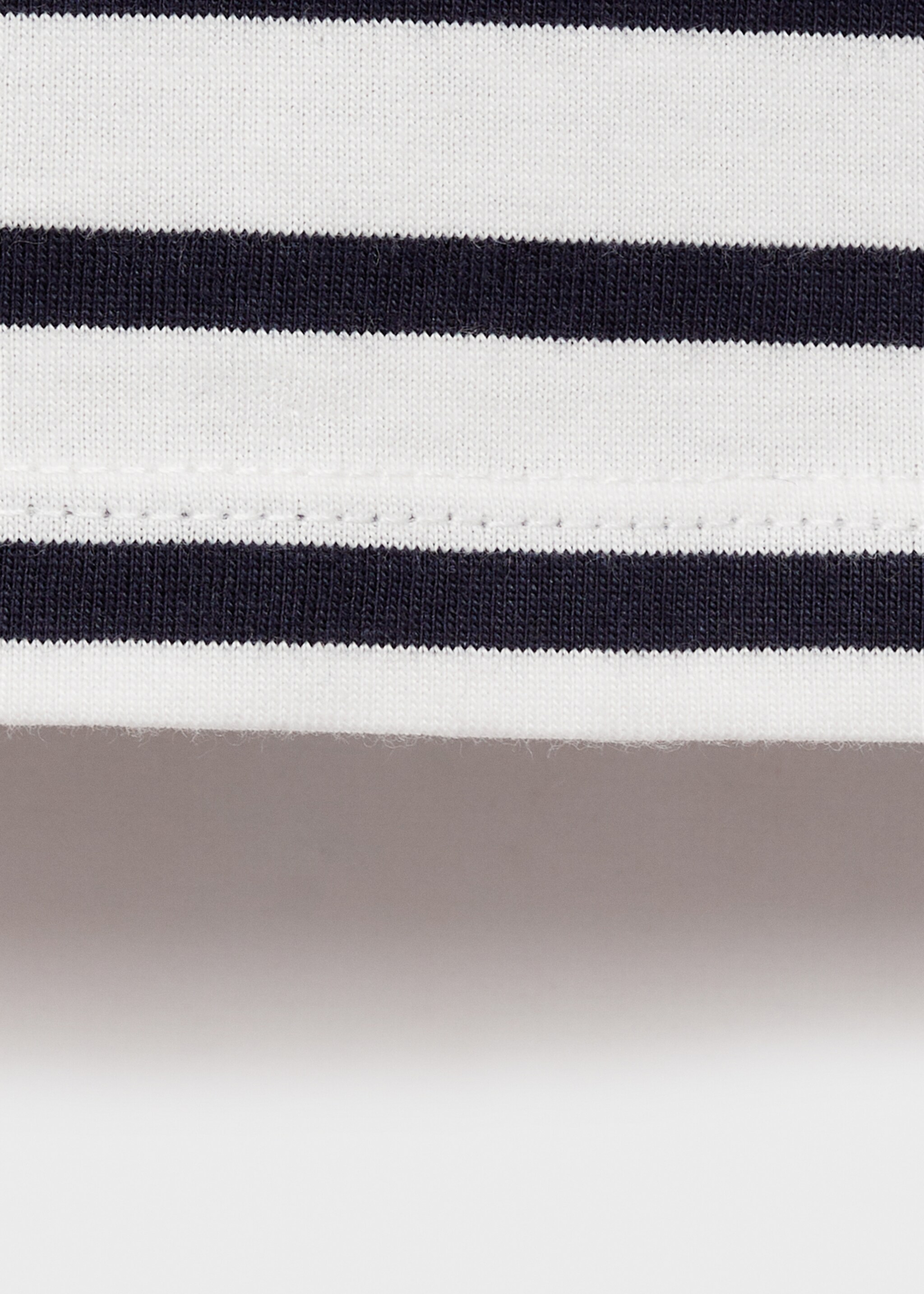 Langärmliges T-Shirt mit Streifen - Detail des Artikels 0