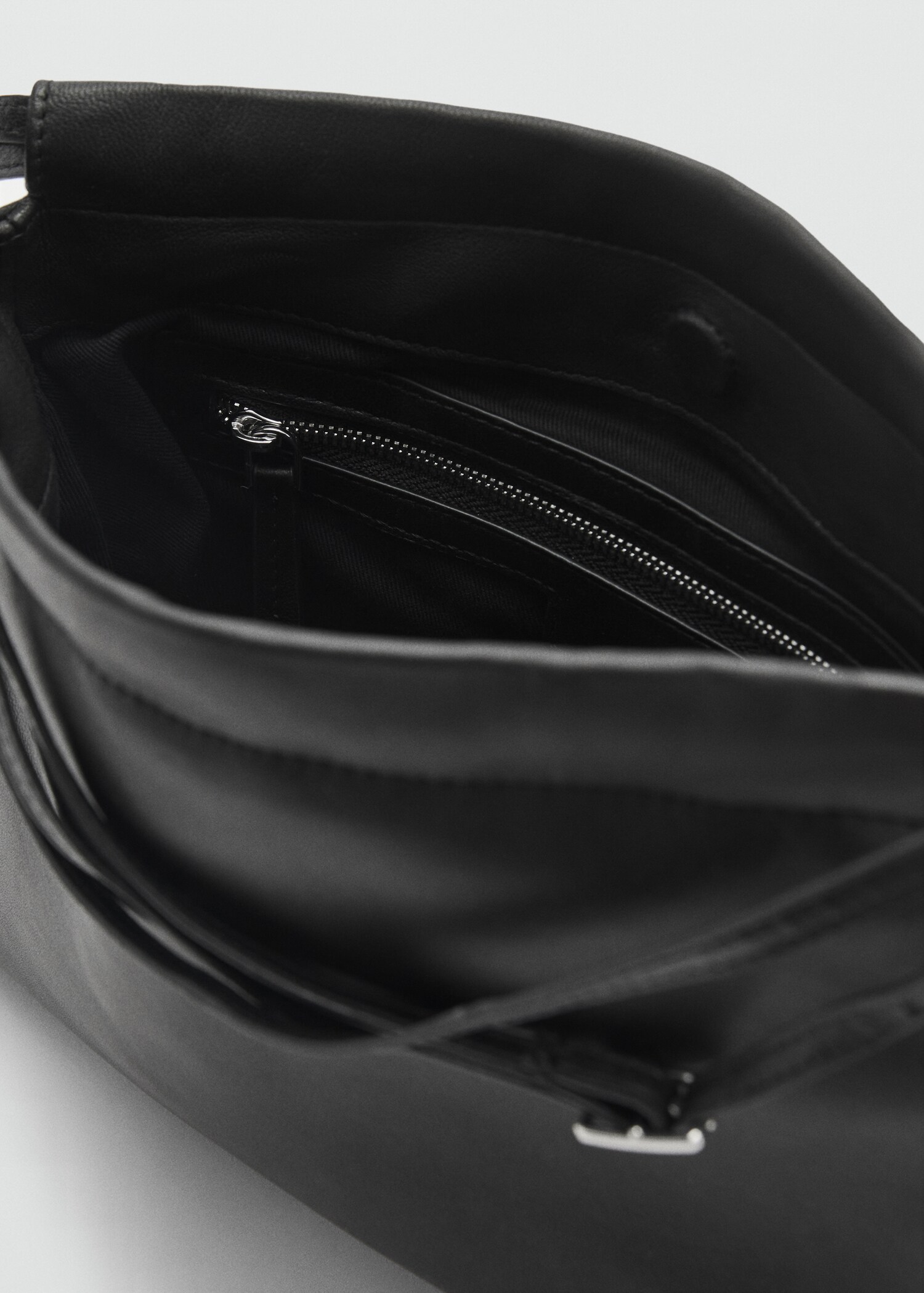 Ledertasche im Beutel-Design - Detail des Artikels 2
