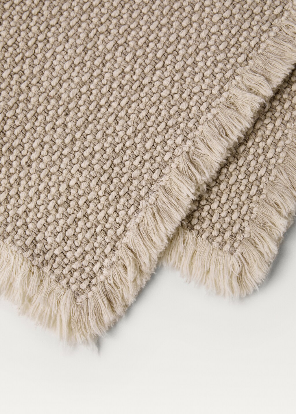 Cotton linen bathroom rug with fringes