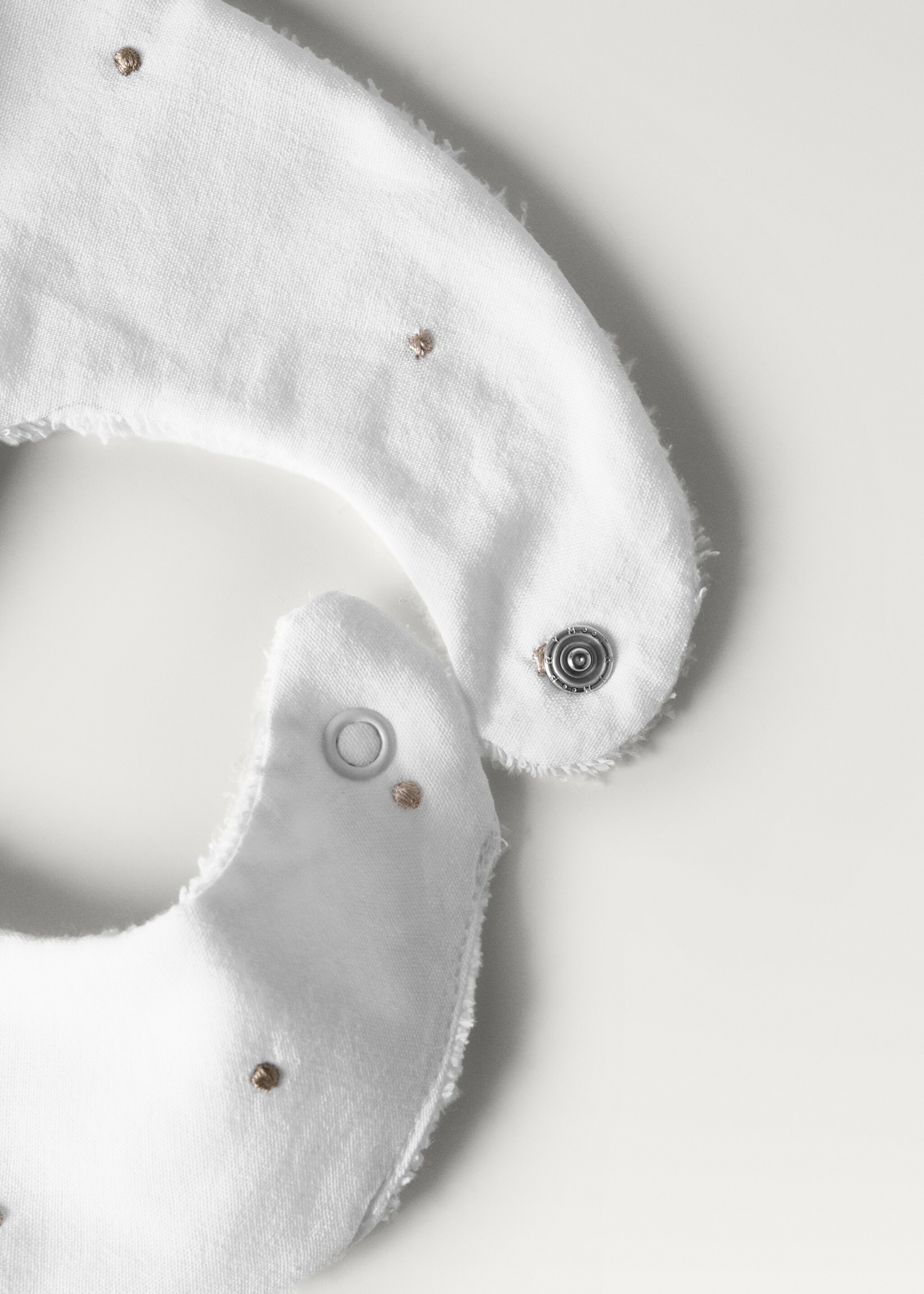 Embroidered terry cloth bib with polka-dots - Details of the article 2