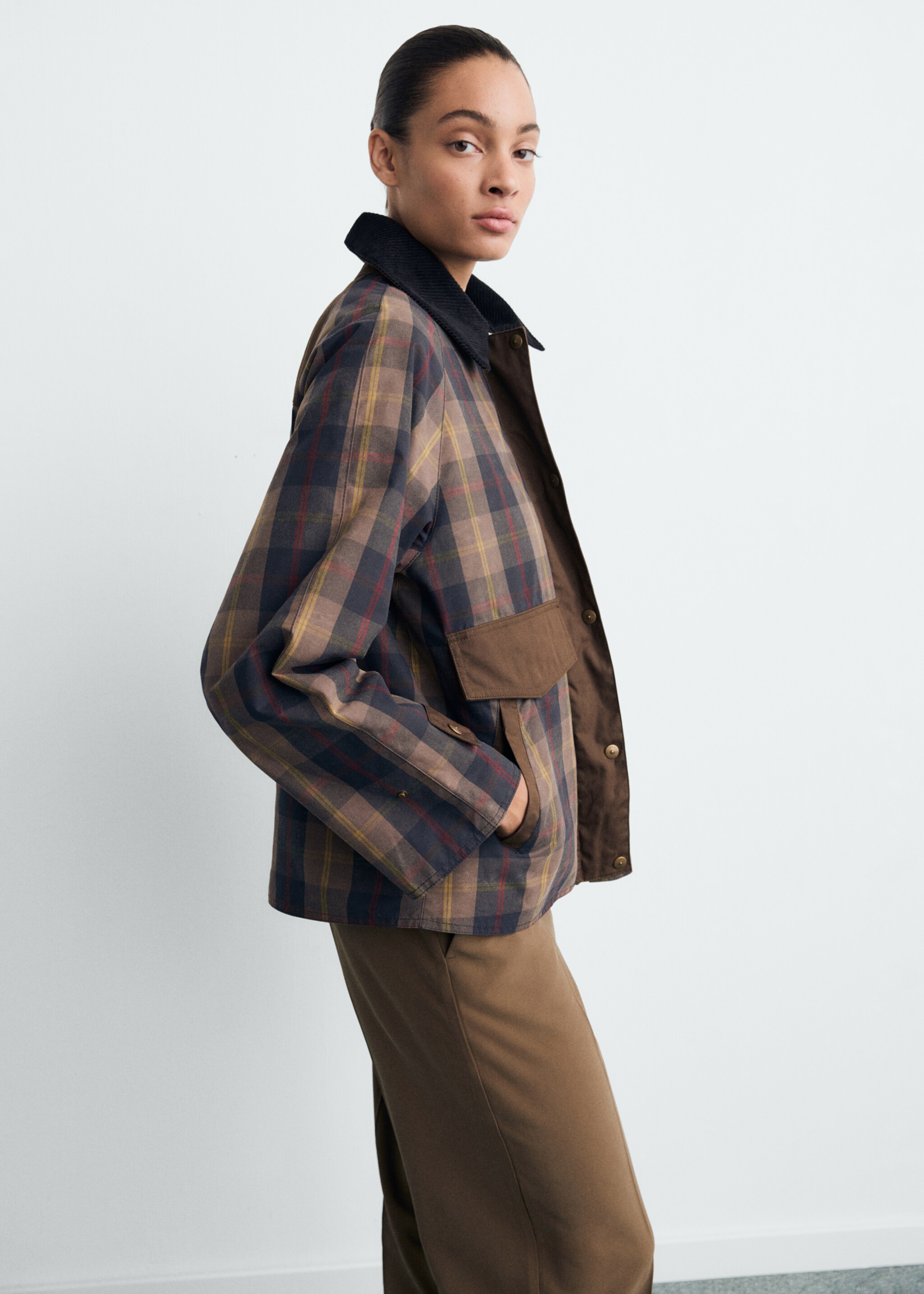 Checked parka with contrasting collar - Details of the article 2, Dark Navy. Ref: 87044072-00.