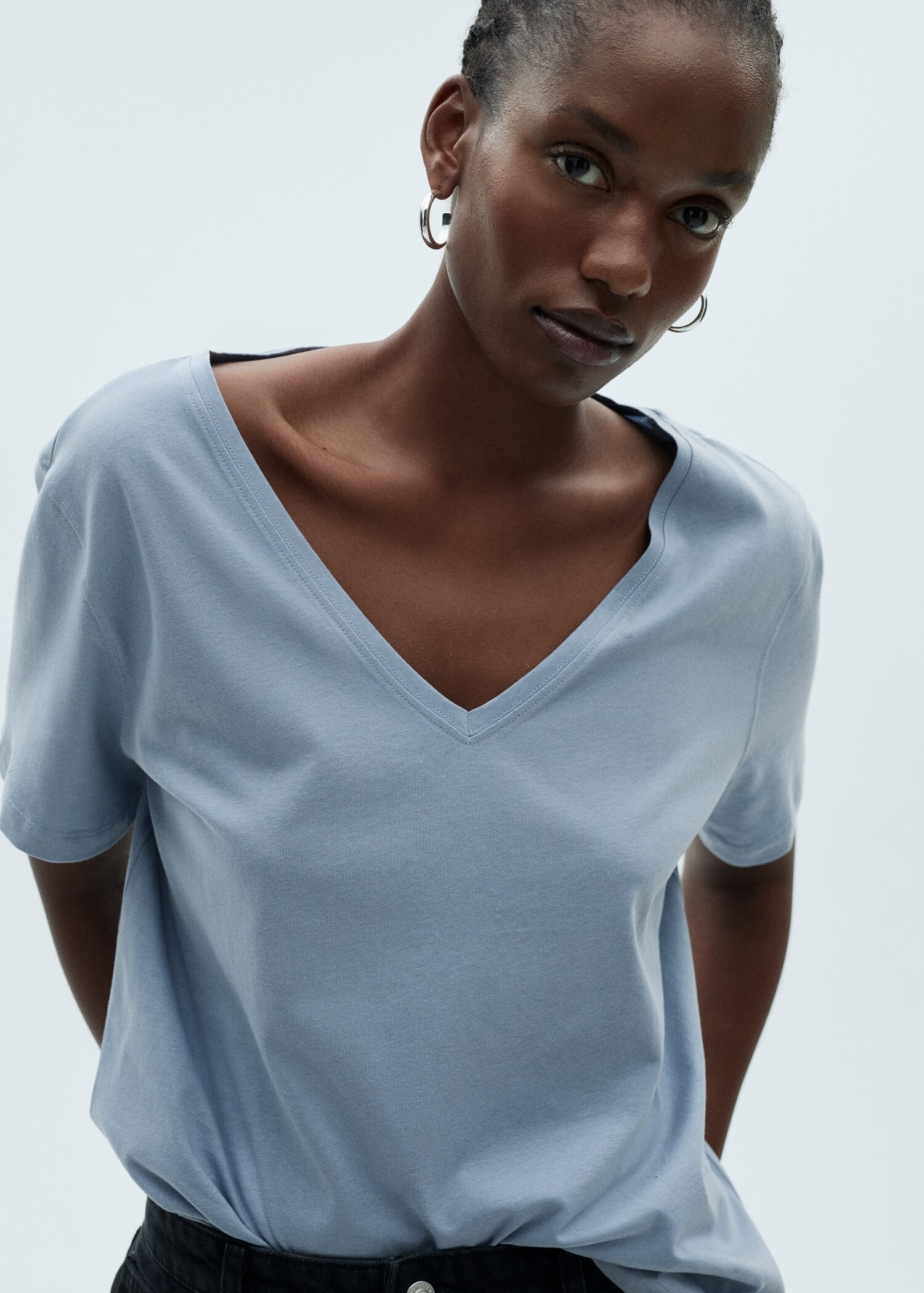 V-neck cotton T-shirt - Details of the article 4