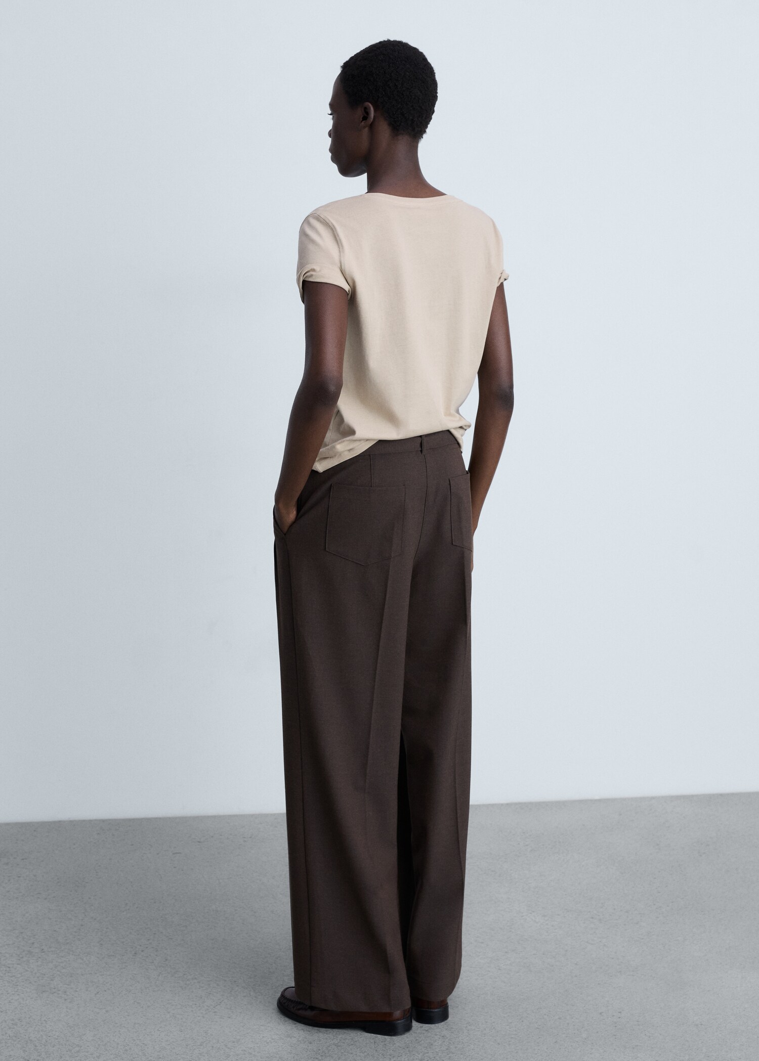 V-neck cotton T-shirt - Reverse of the article