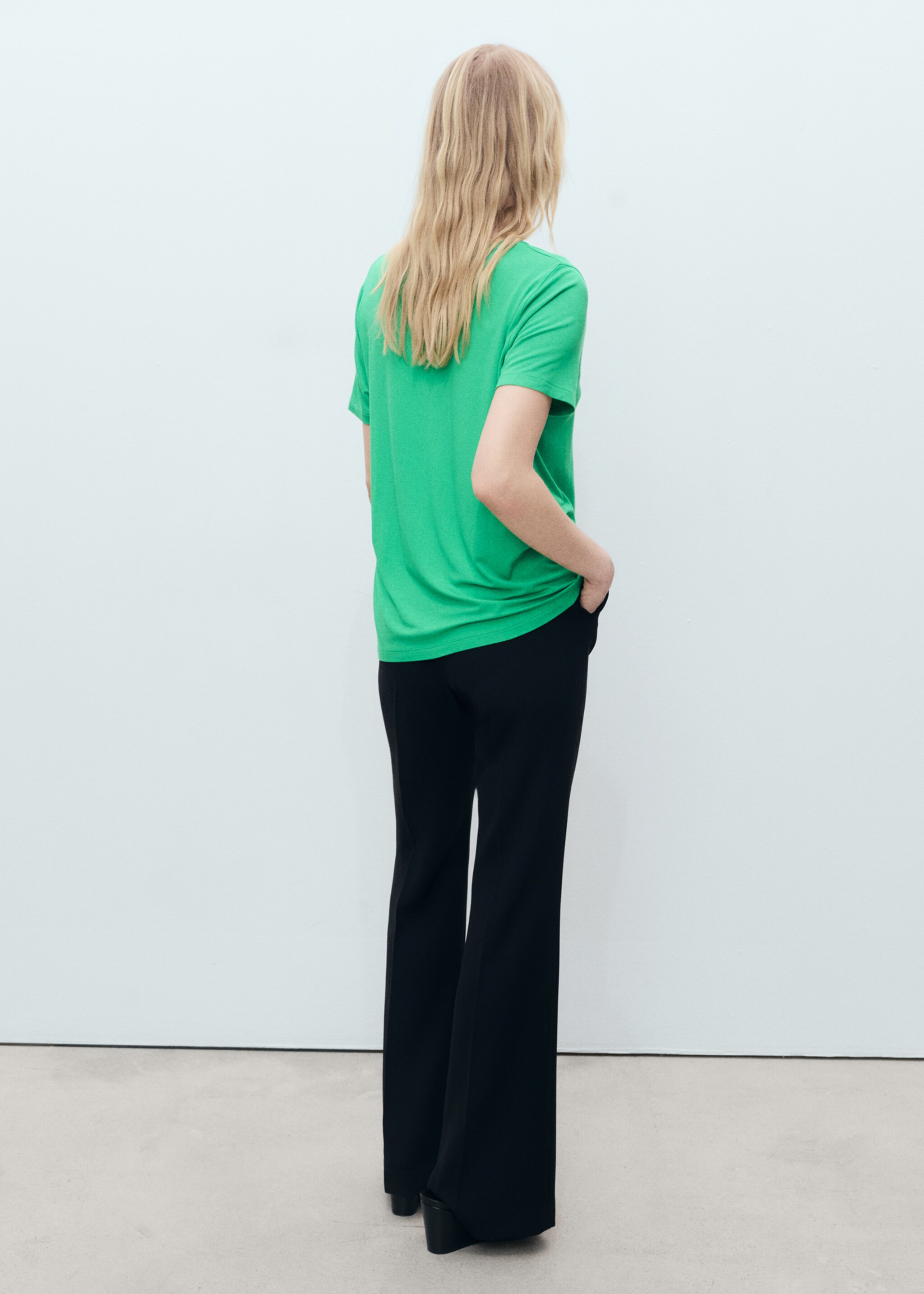 T-shirt col en V - Verso de l’article