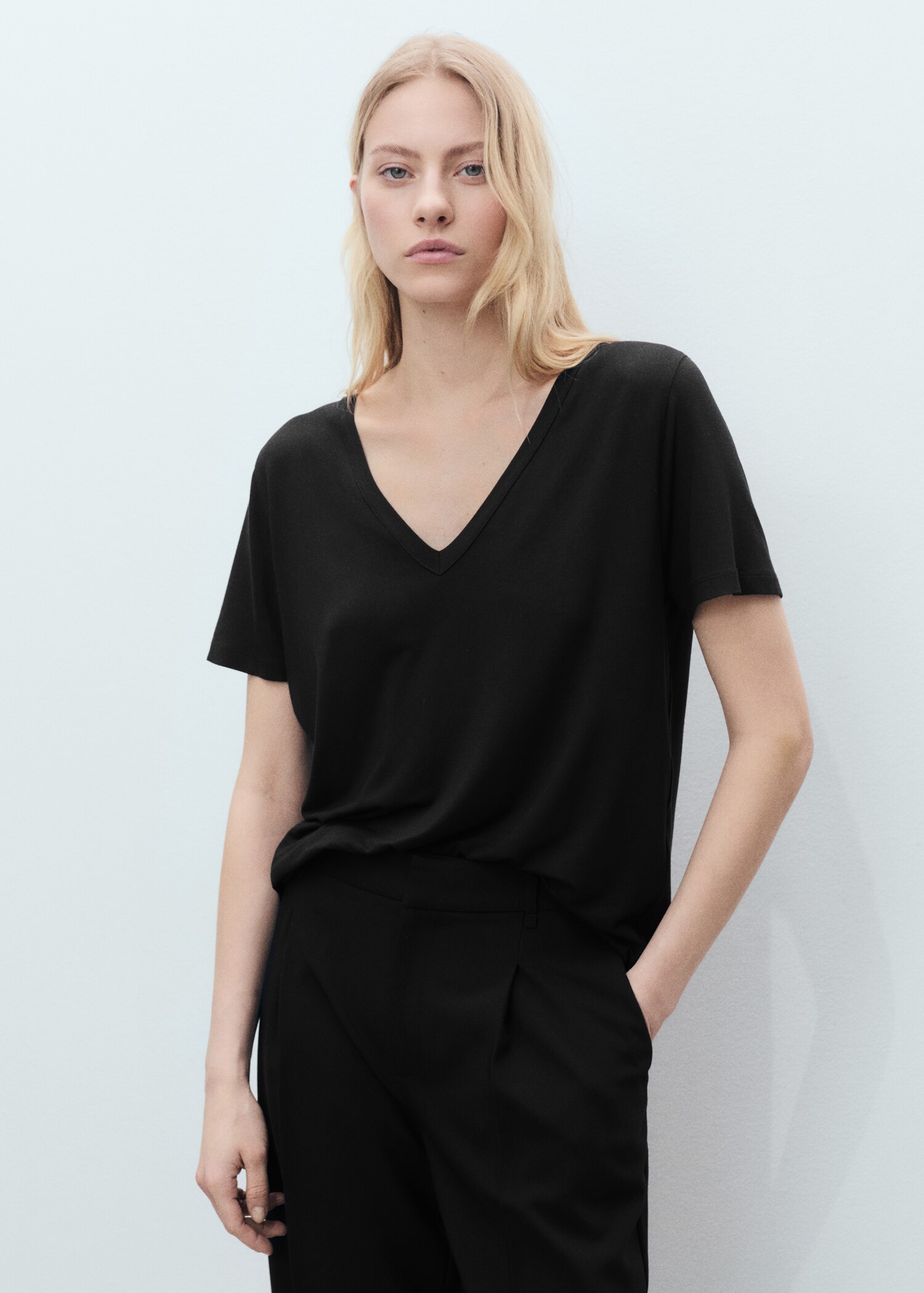 V-neck T-shirt - Medium plane