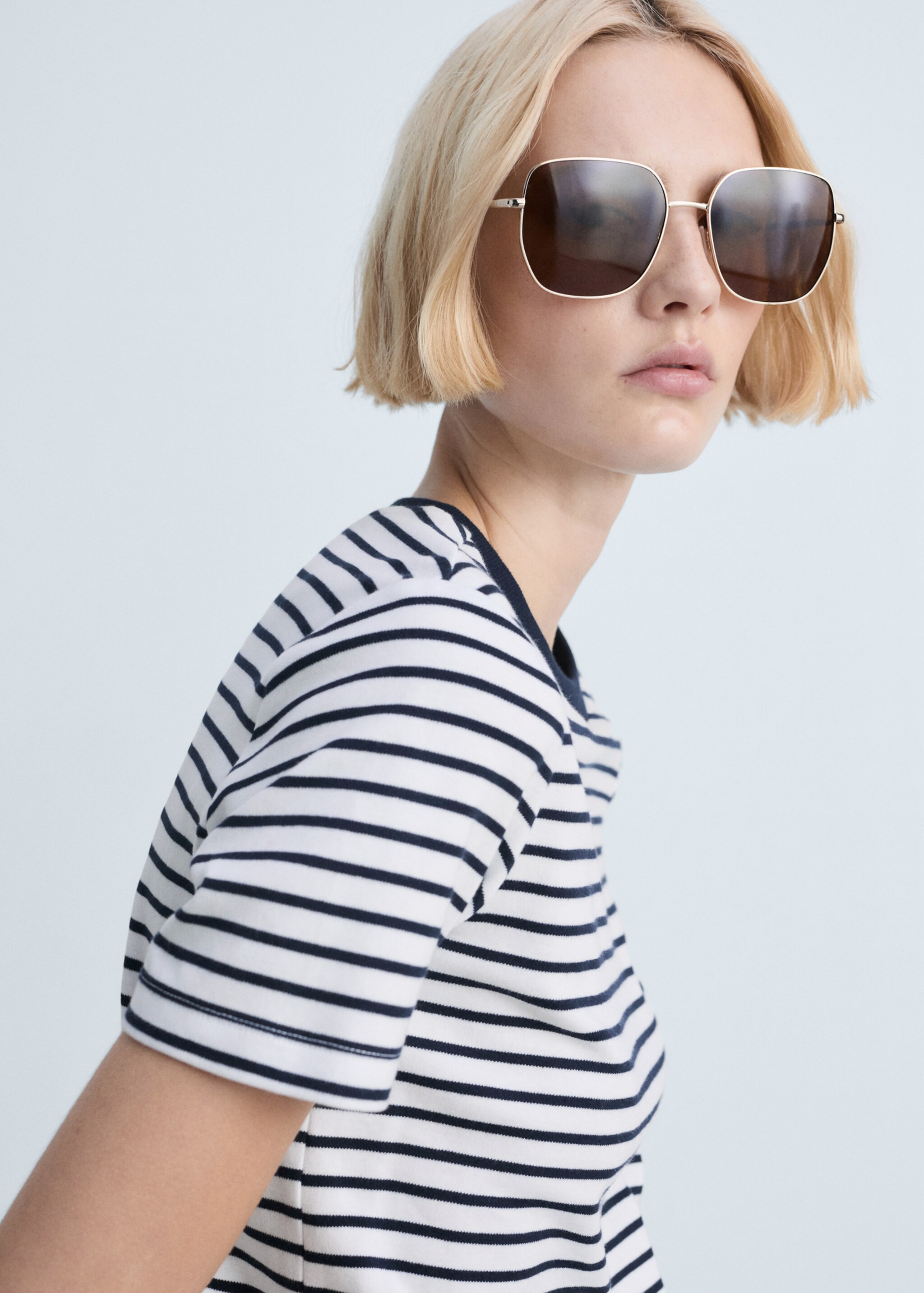 Striped short-sleeved cotton t-shirt - Details of the article 1