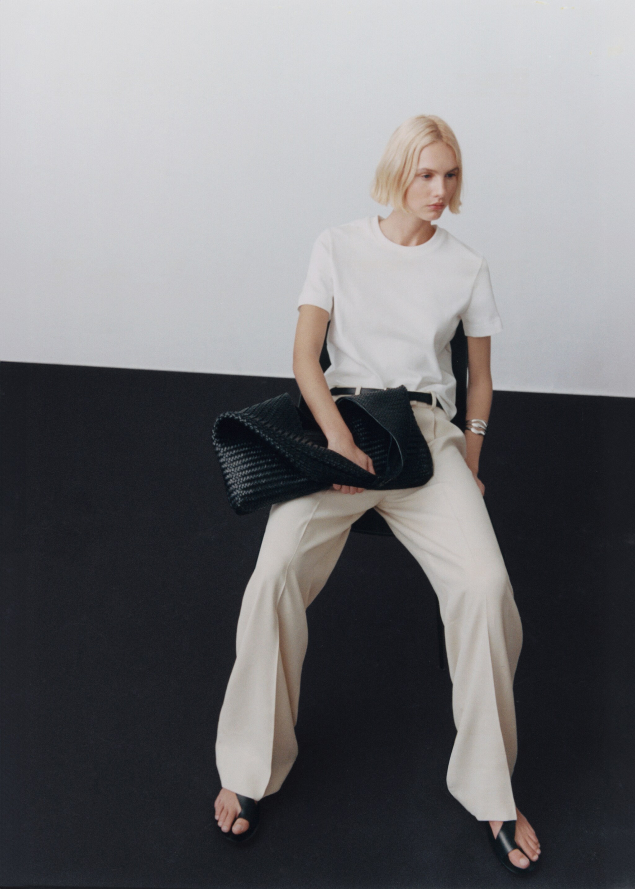 Short-sleeved cotton t-shirt - Details of the article 2