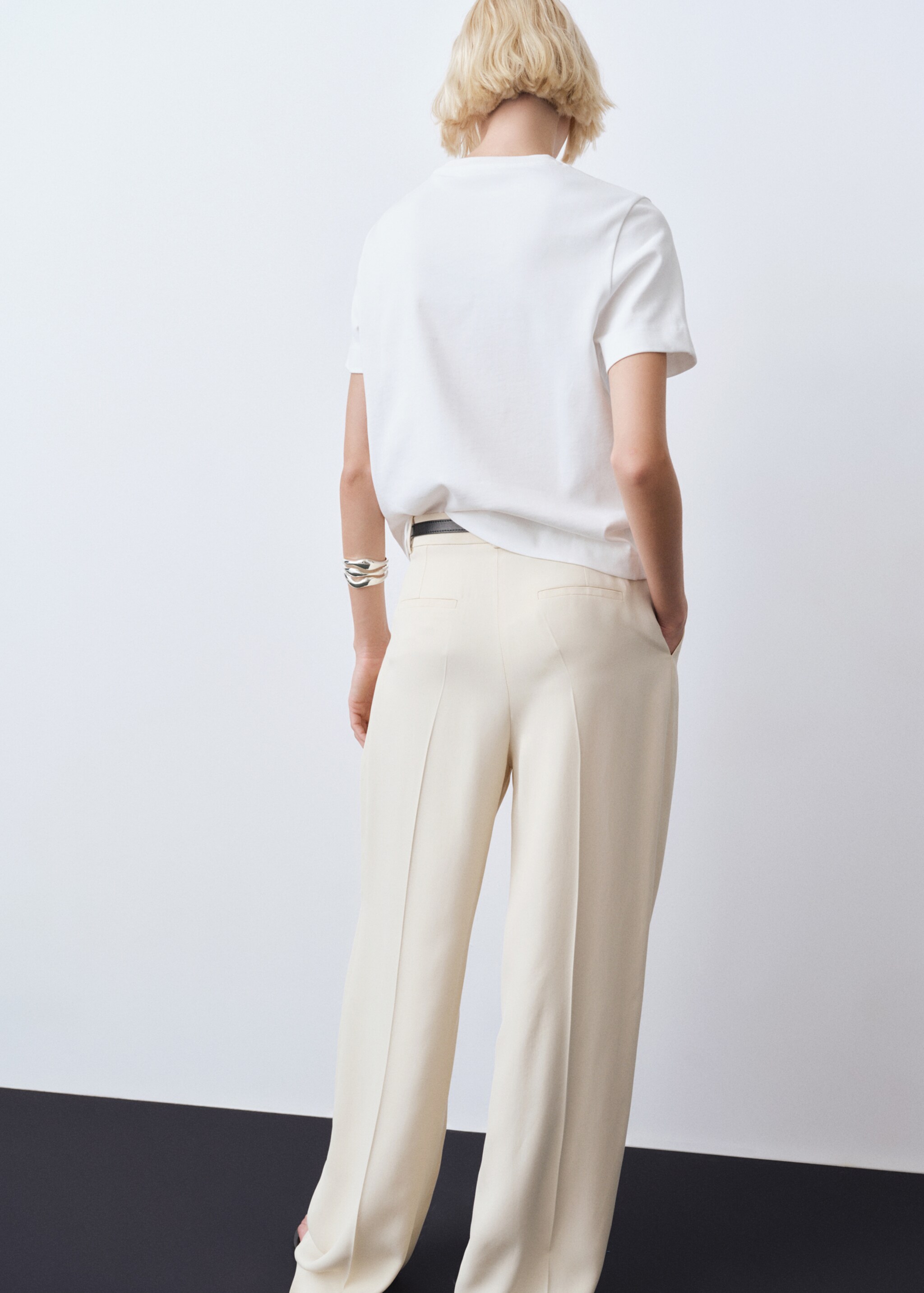 Short-sleeved cotton t-shirt - Reverse of the article