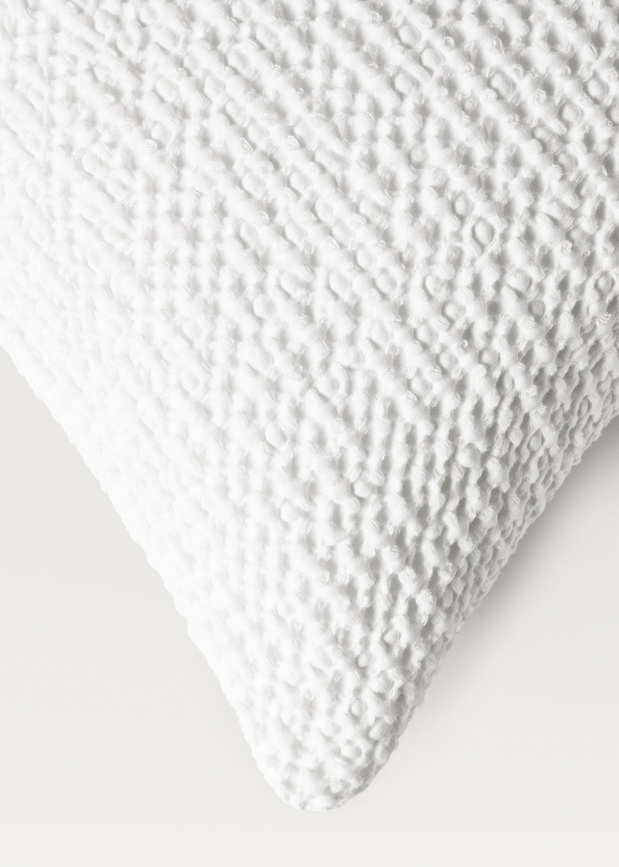 Children’s waffle-cotton garment-dyed cushion cover  40x40cm - Details of the article 3, White. Ref: 87044084-00.