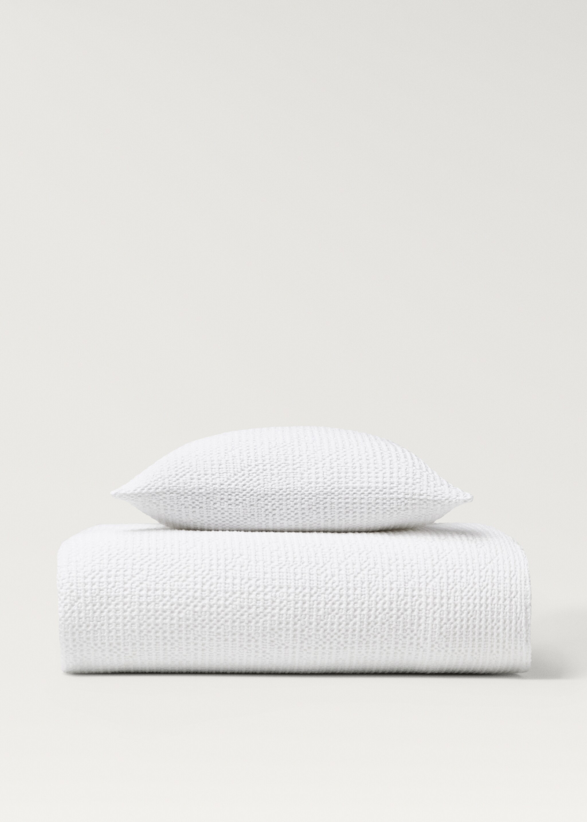Children’s waffle-cotton garment-dyed cushion cover  40x40cm - Details of the article 4, White. Ref: 87044084-00.